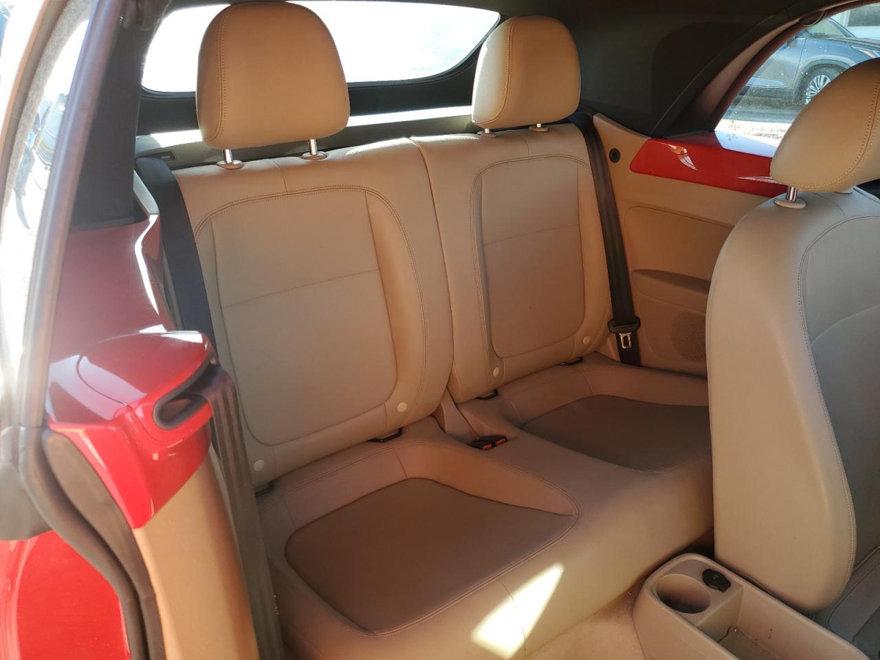 2013 Volkswagen Beetle - Image 10