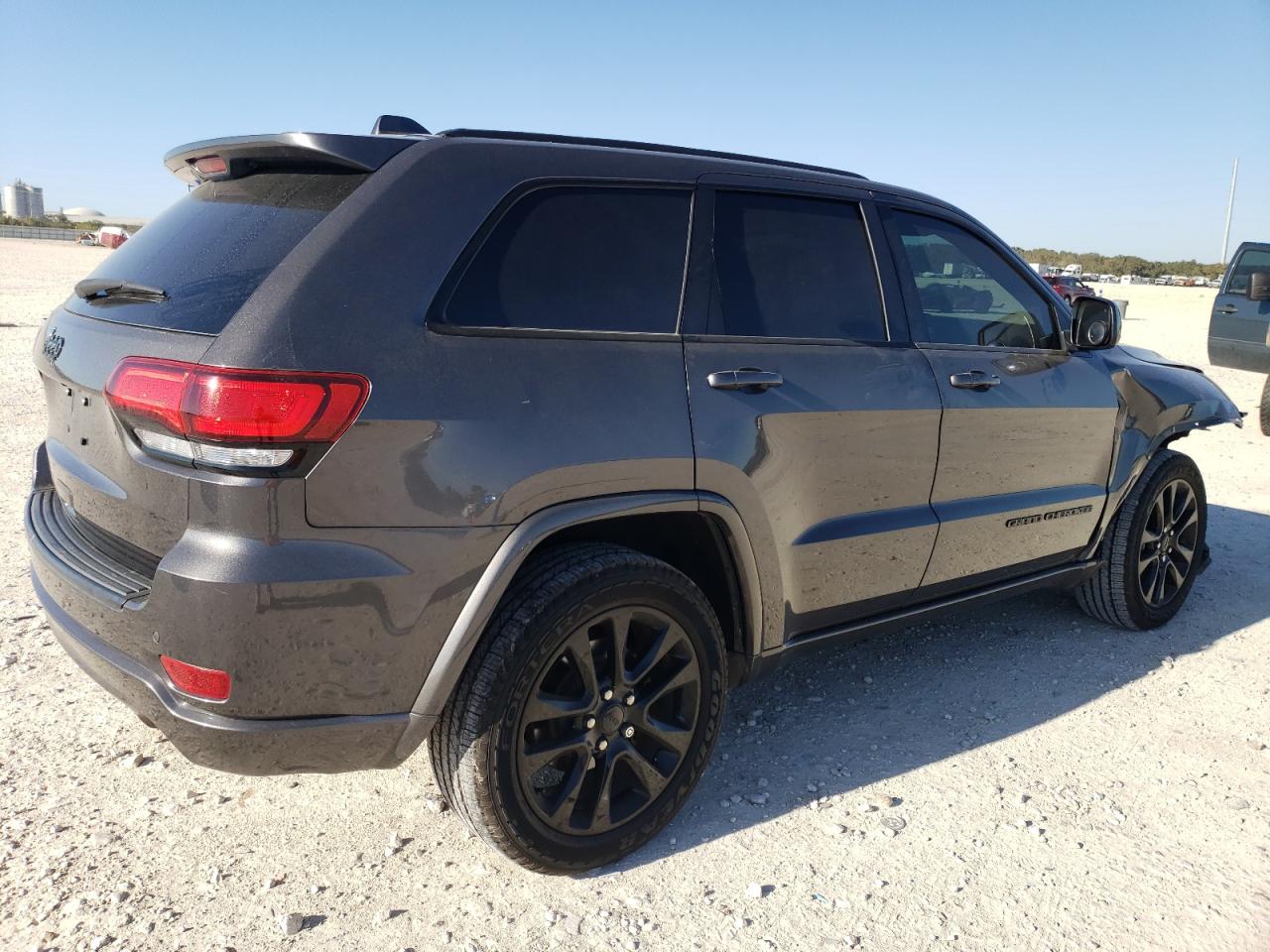 2019 Jeep Grand Cherokee - Image 3