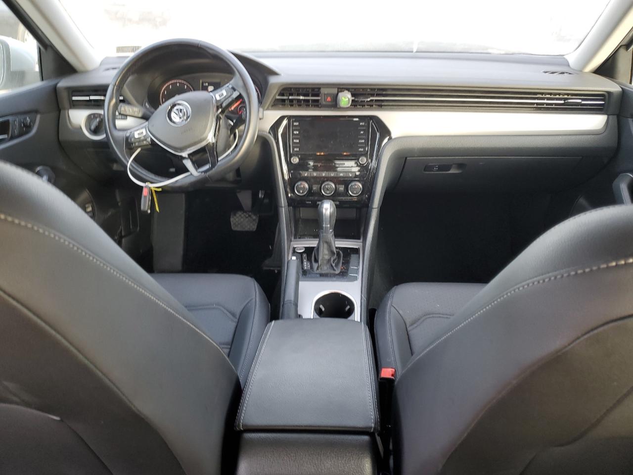 2020 Volkswagen Passat - Image 8