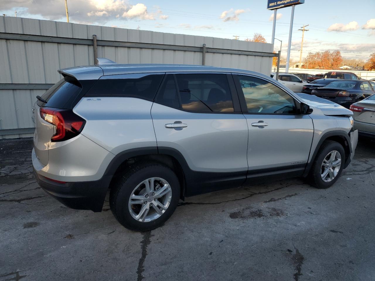 2022 GMC Terrain - Image 3