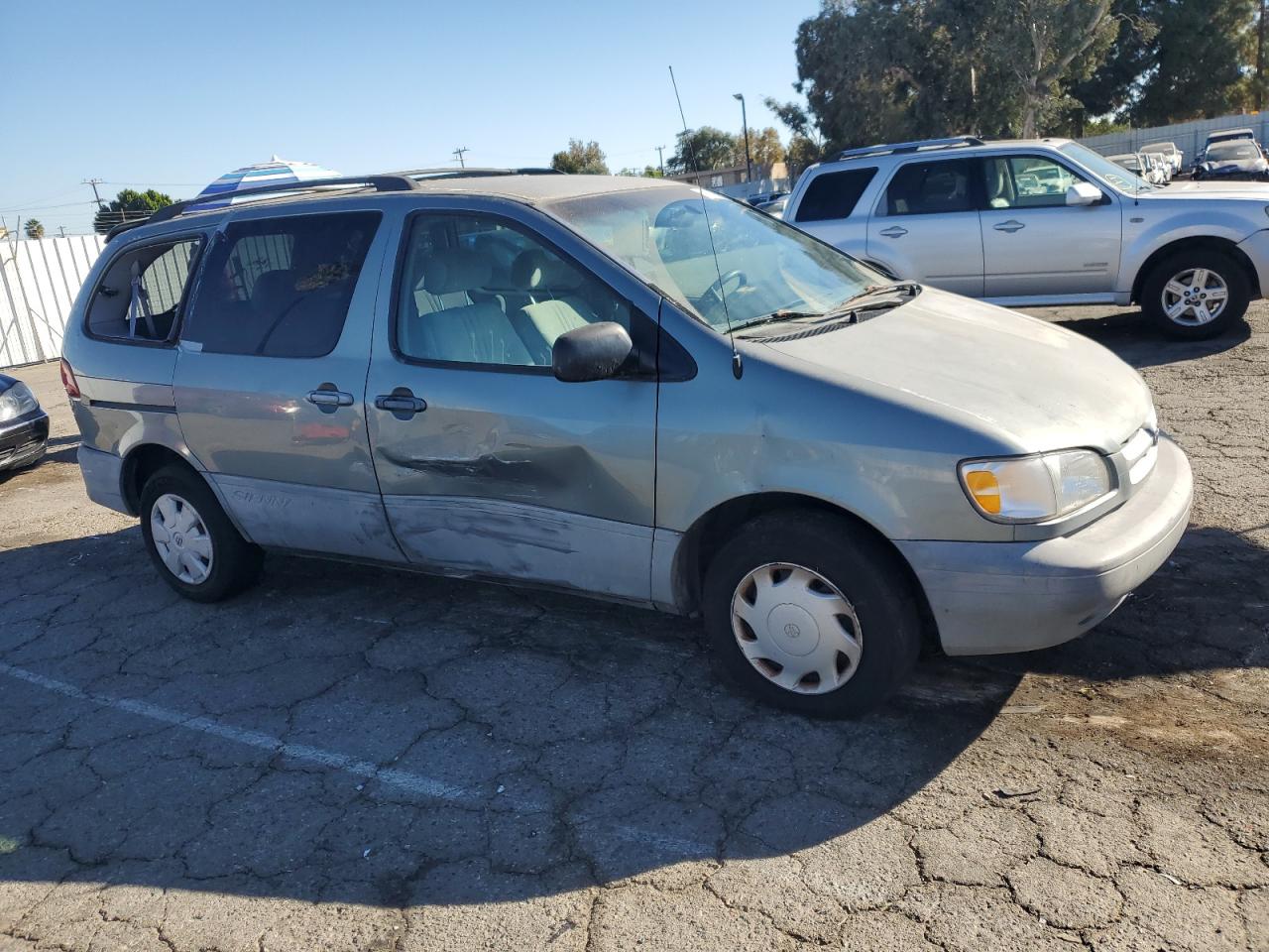 TOYOTA All Models 2000 VIN 4T3ZF13C8YU178599 фото 4