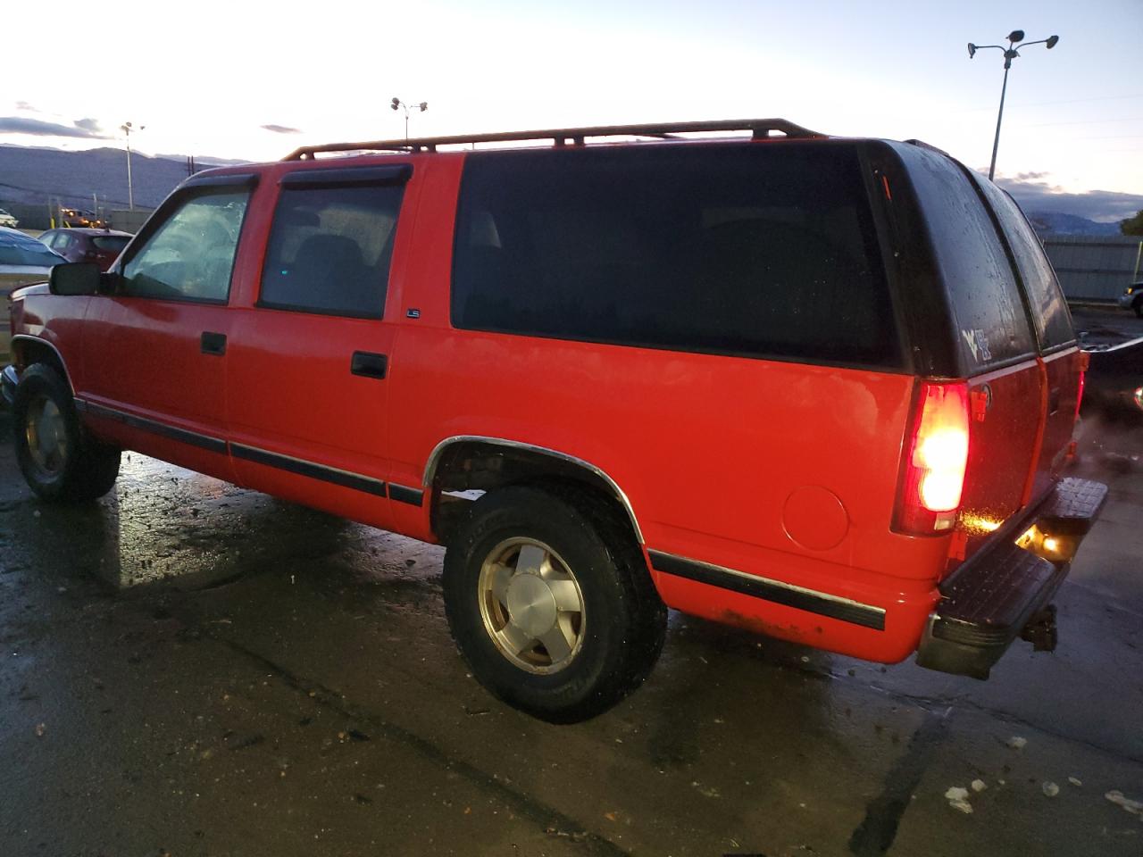 1999 Chevrolet Suburban - Image 2