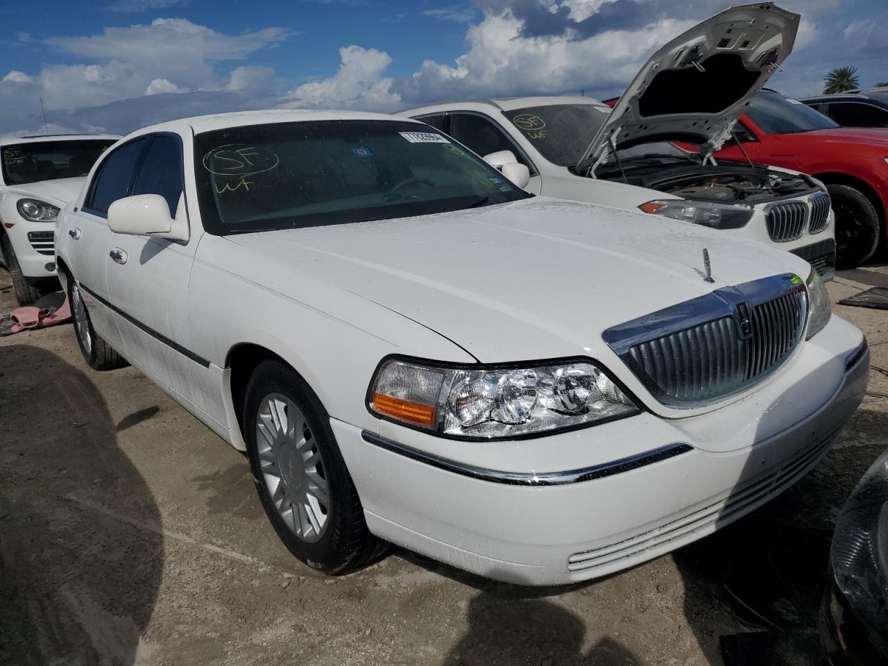 2011 Lincoln Town Car - Image 4