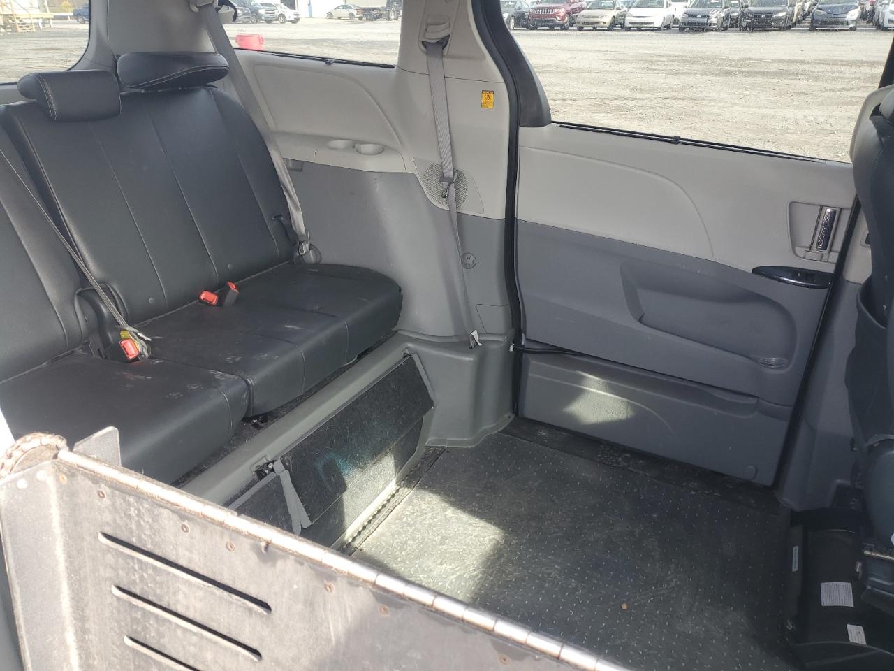 2011 Toyota Sienna - Image 11