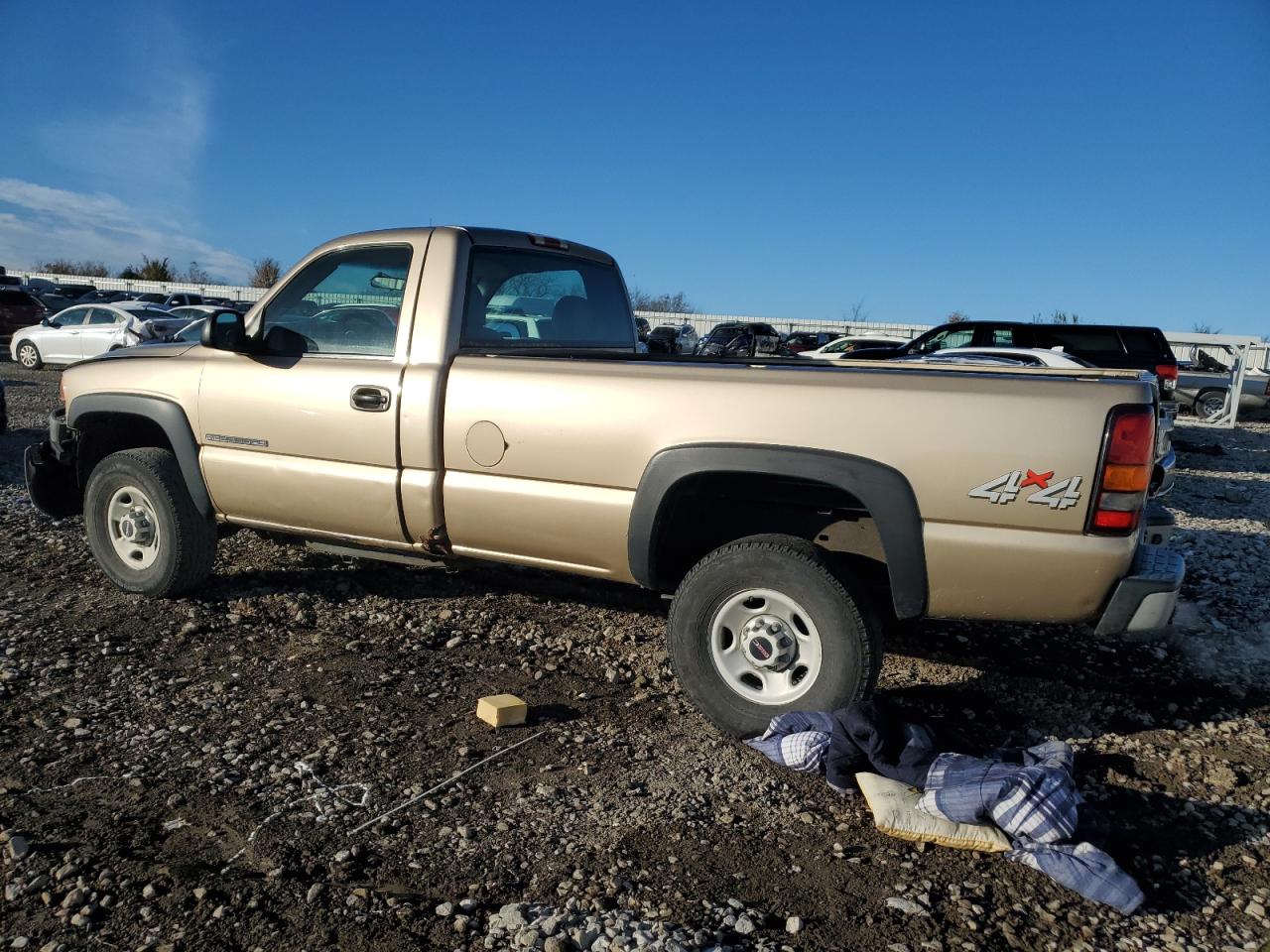 2004 GMC Sierra - Image 2
