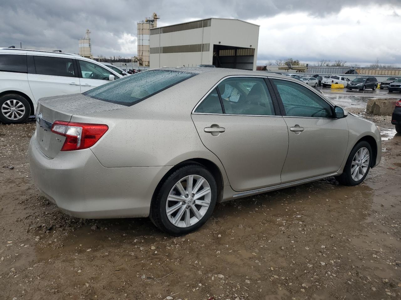 2014 Toyota Camry - Image 3