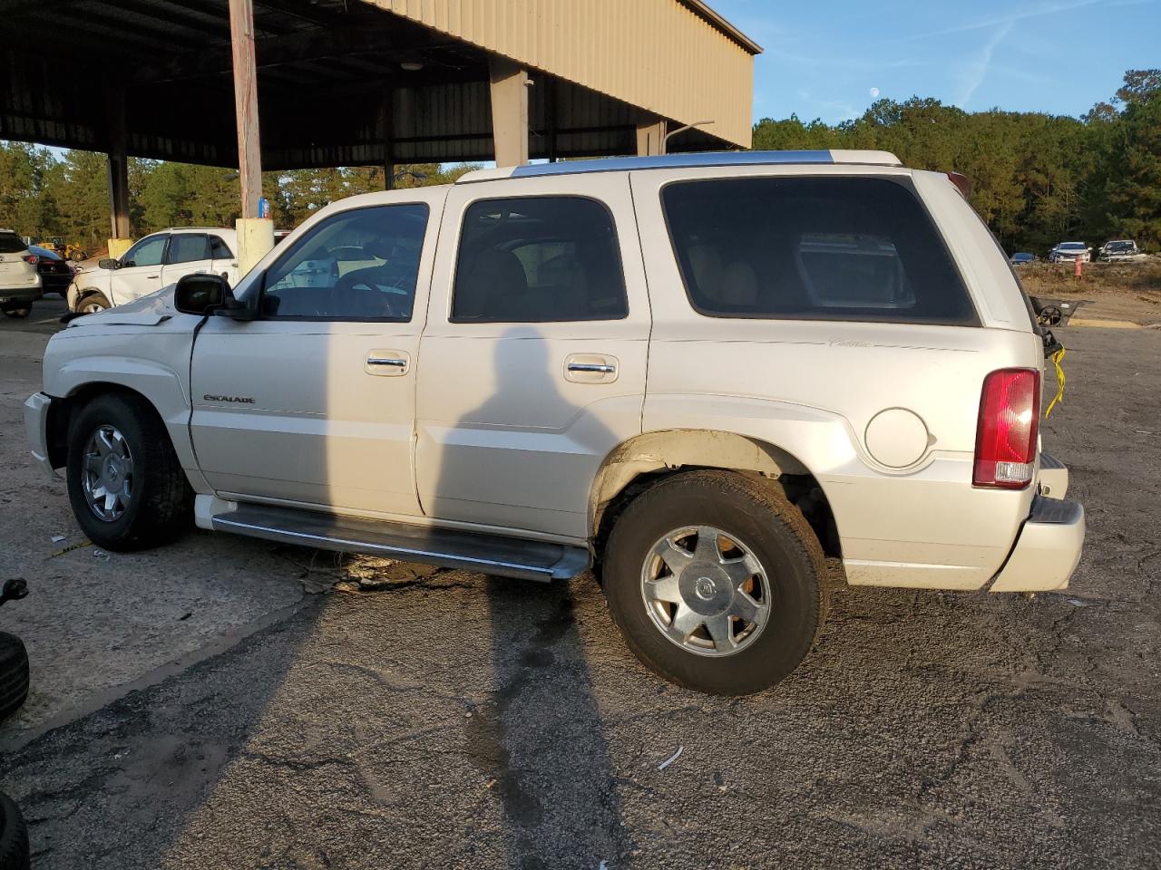 2002 Cadillac Escalade - Image 2