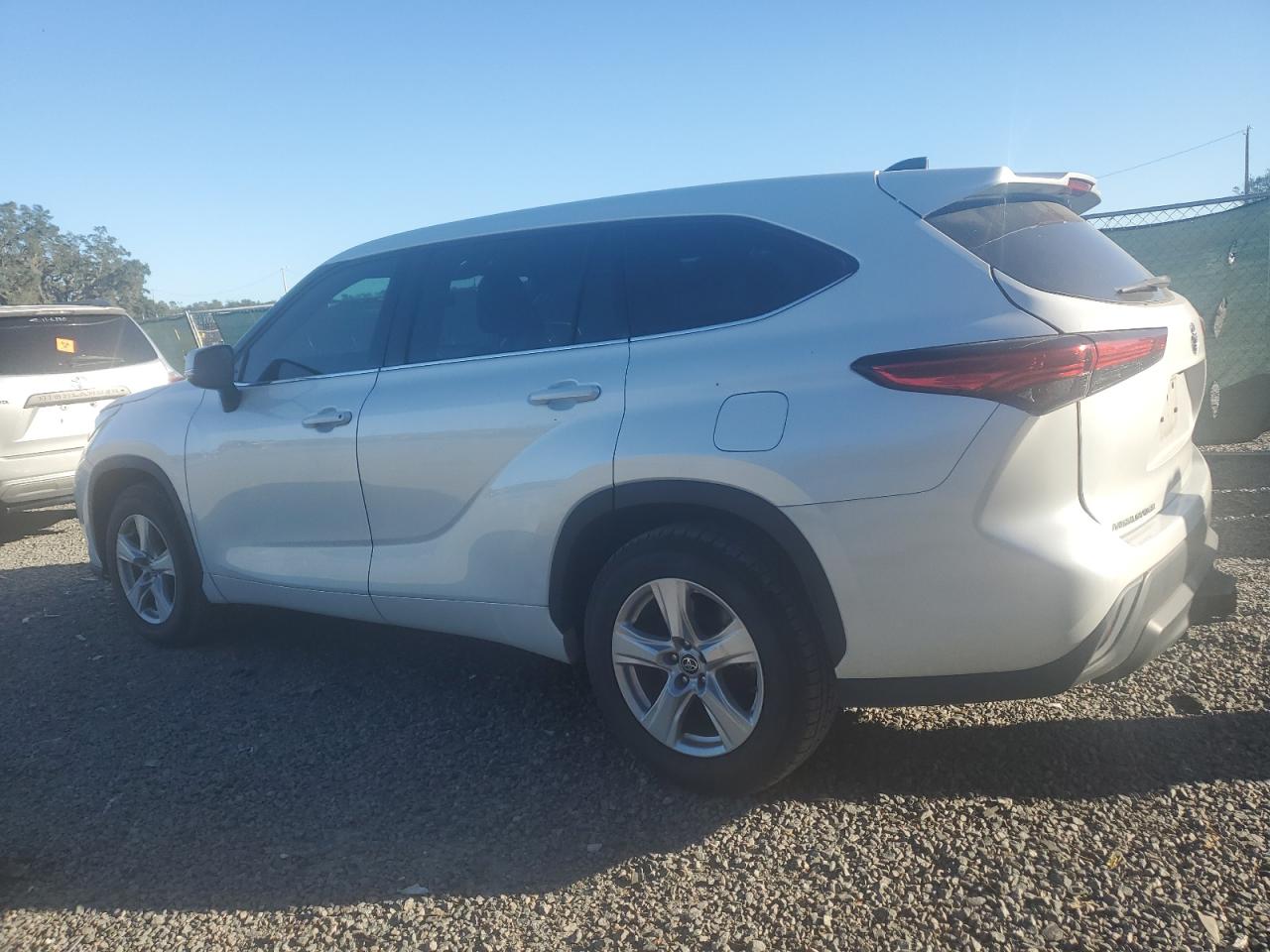 2022 Toyota Highlander - Image 2