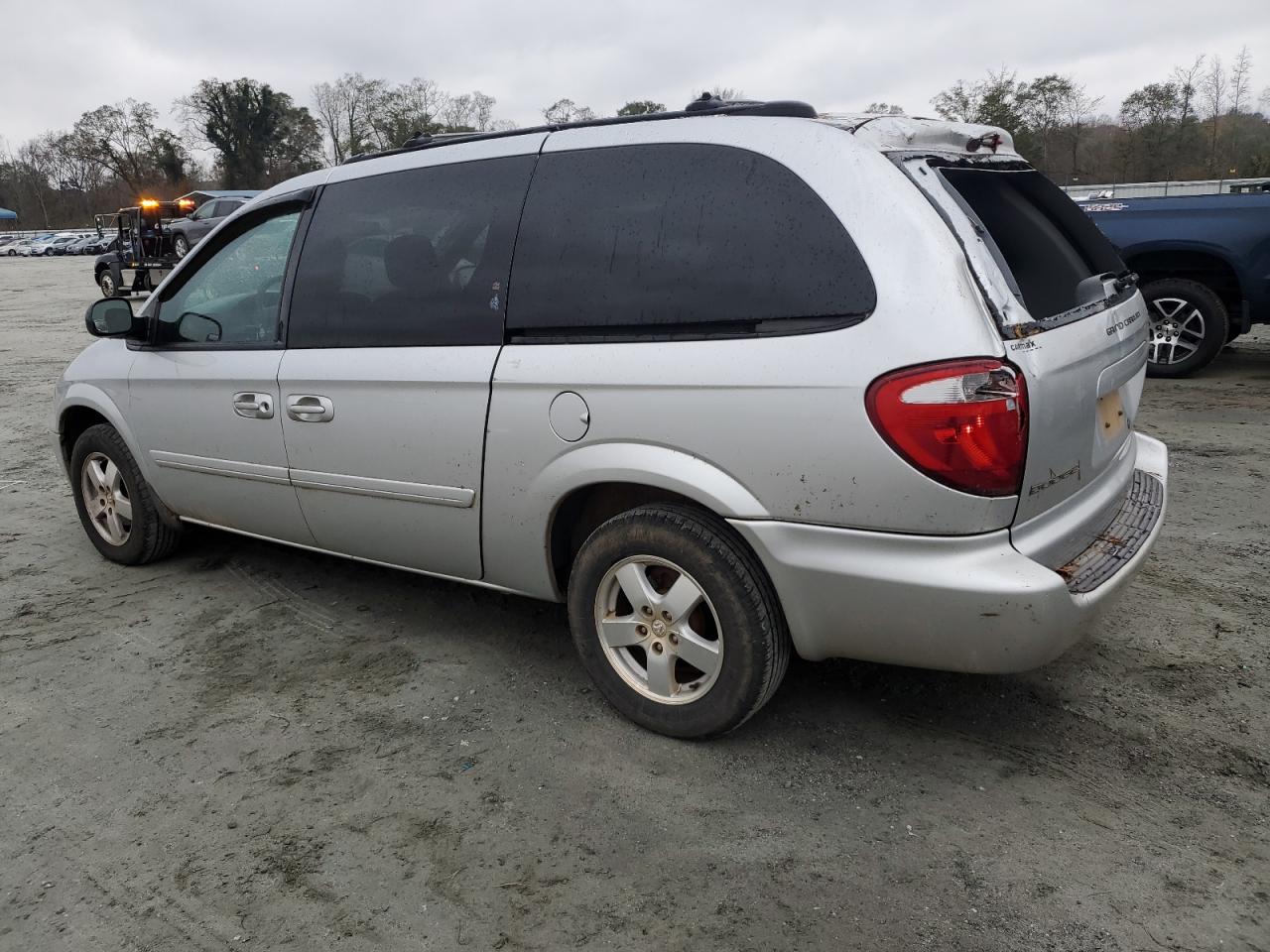2005 Dodge Caravan - Image 2