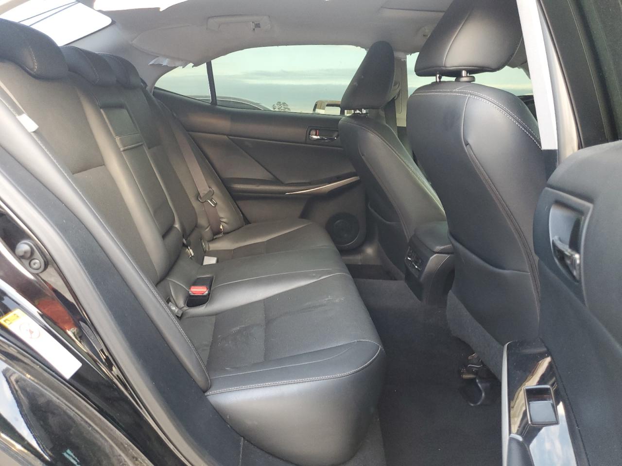 2015 Lexus IS - Image 10