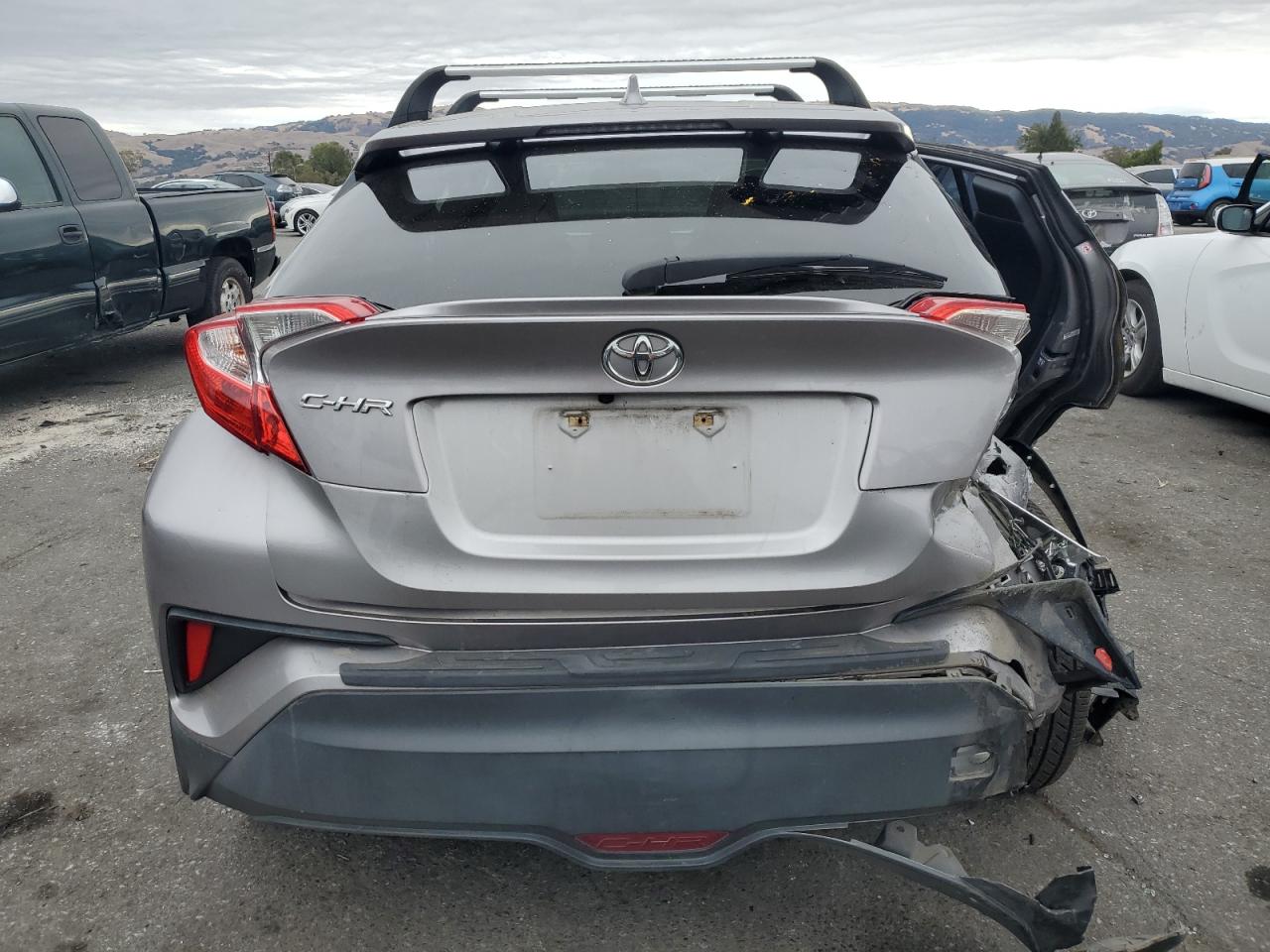 VIN NMTKHMBX4JR029629 2018 TOYOTA C-HR no.6