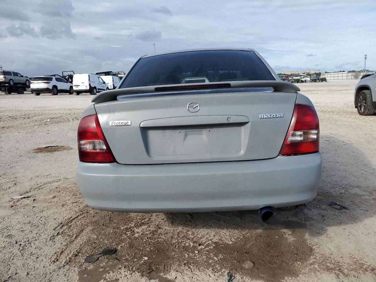 2000 Mazda Protege - Image 6