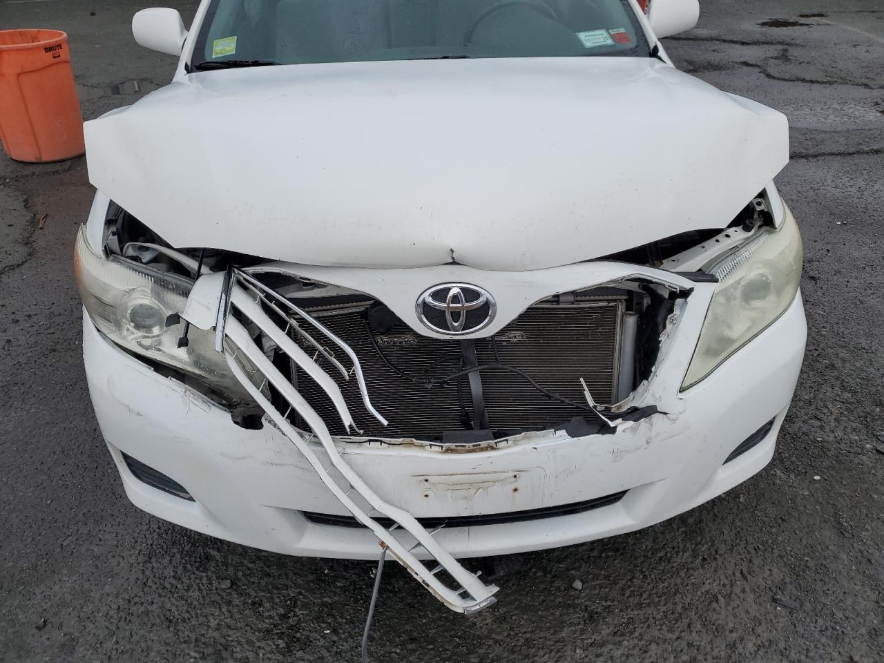 2010 Toyota Camry - Image 12