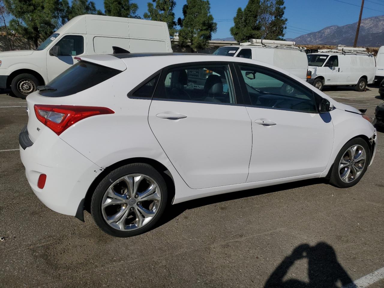 2014 Hyundai Elantra - Image 3