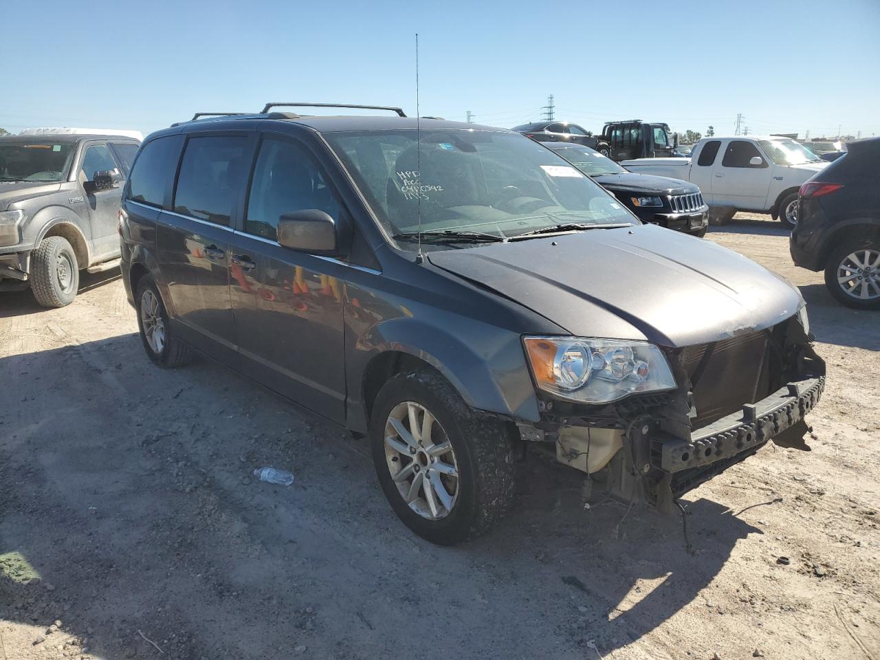 VIN 2C4RDGCG3JR311698 2018 DODGE CARAVAN no.4