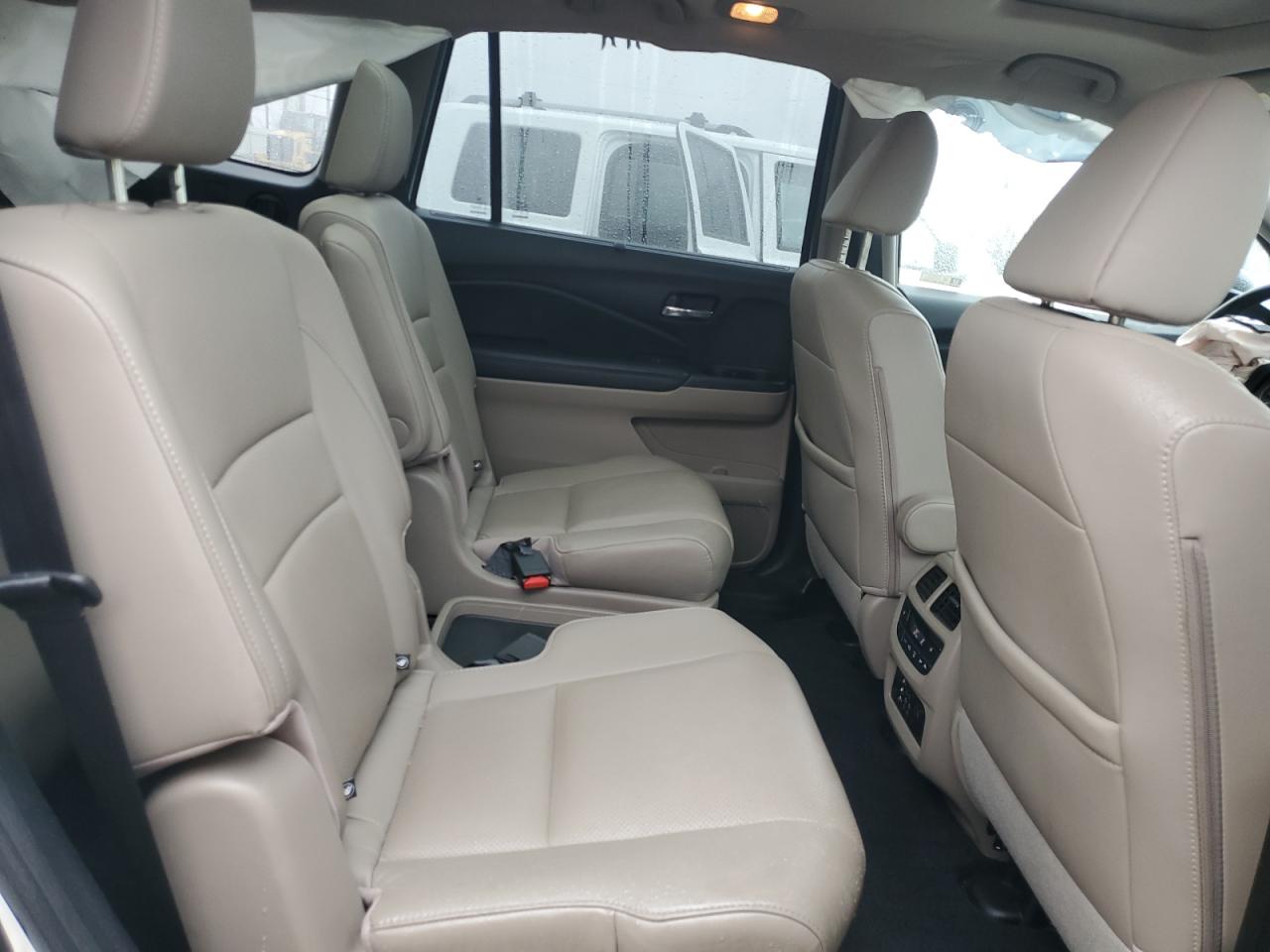 2017 Honda Pilot - Image 11