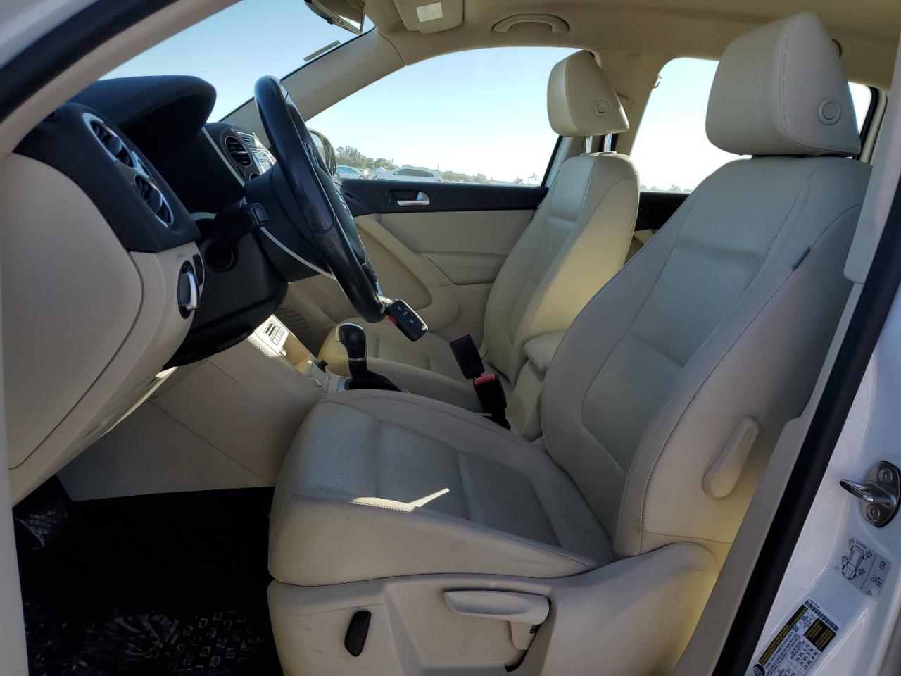 2017 Volkswagen Tiguan - Image 7