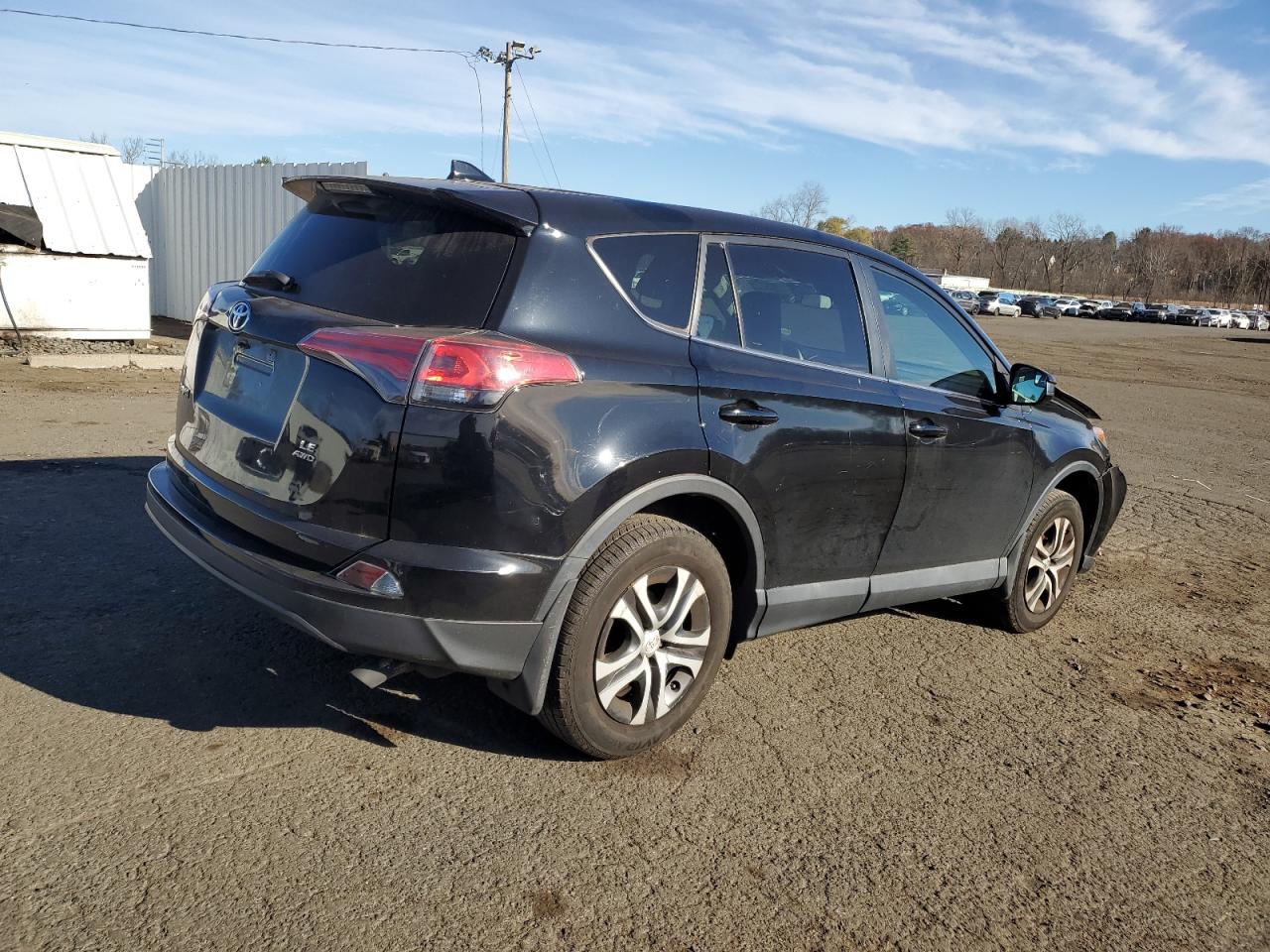 VIN 2T3BFREVXJW780487 2018 TOYOTA RAV4 no.3