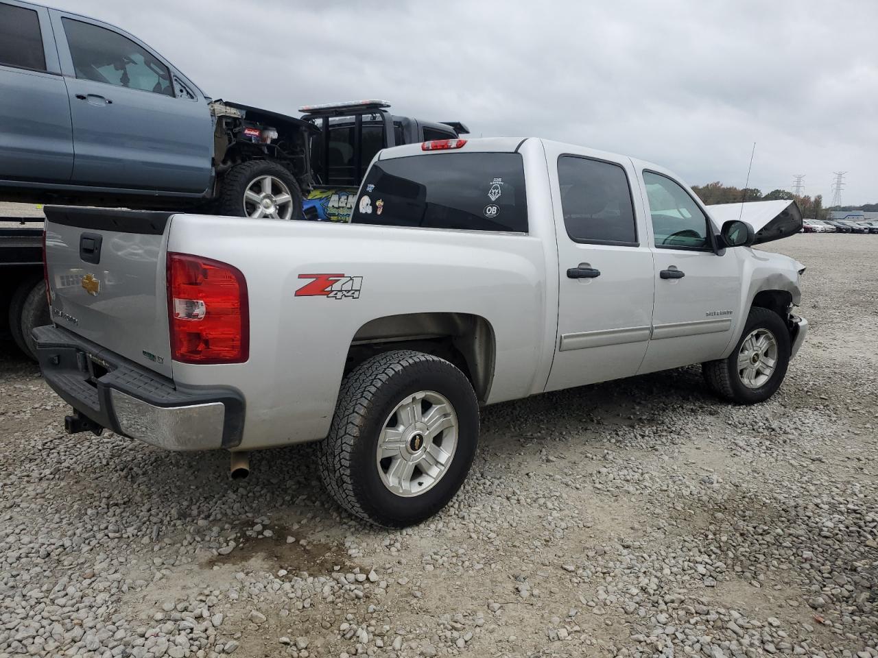2011 Chevrolet Silverado - Image 3