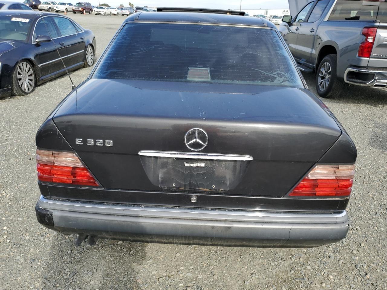 1995 Mercedes-Benz E 320 Base VIN: WDBEA32E0SC180075 Lot: 78734204