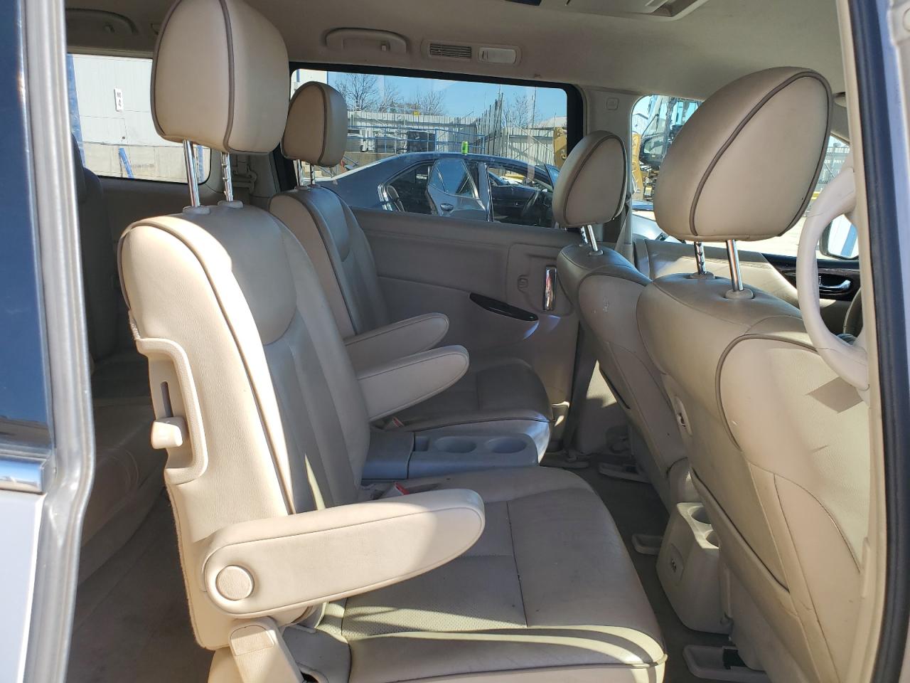 2011 Nissan Quest - Image 11