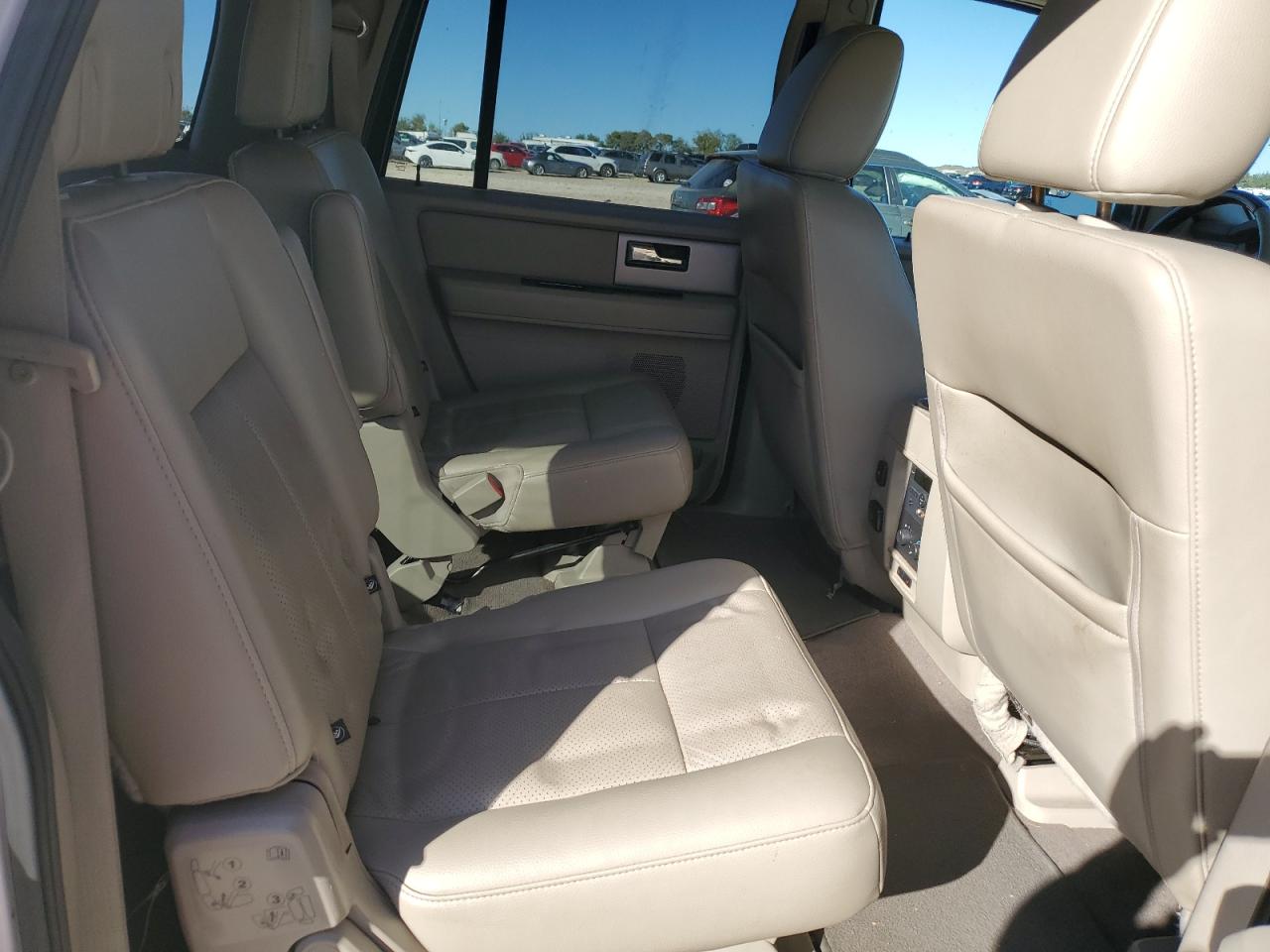 2014 Ford Expedition - Image 11
