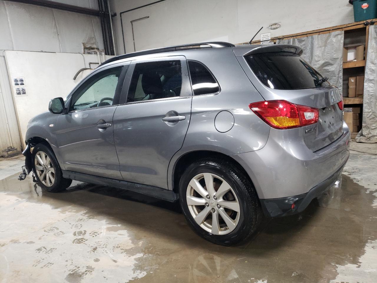 2015 Mitsubishi Outlander - Image 2