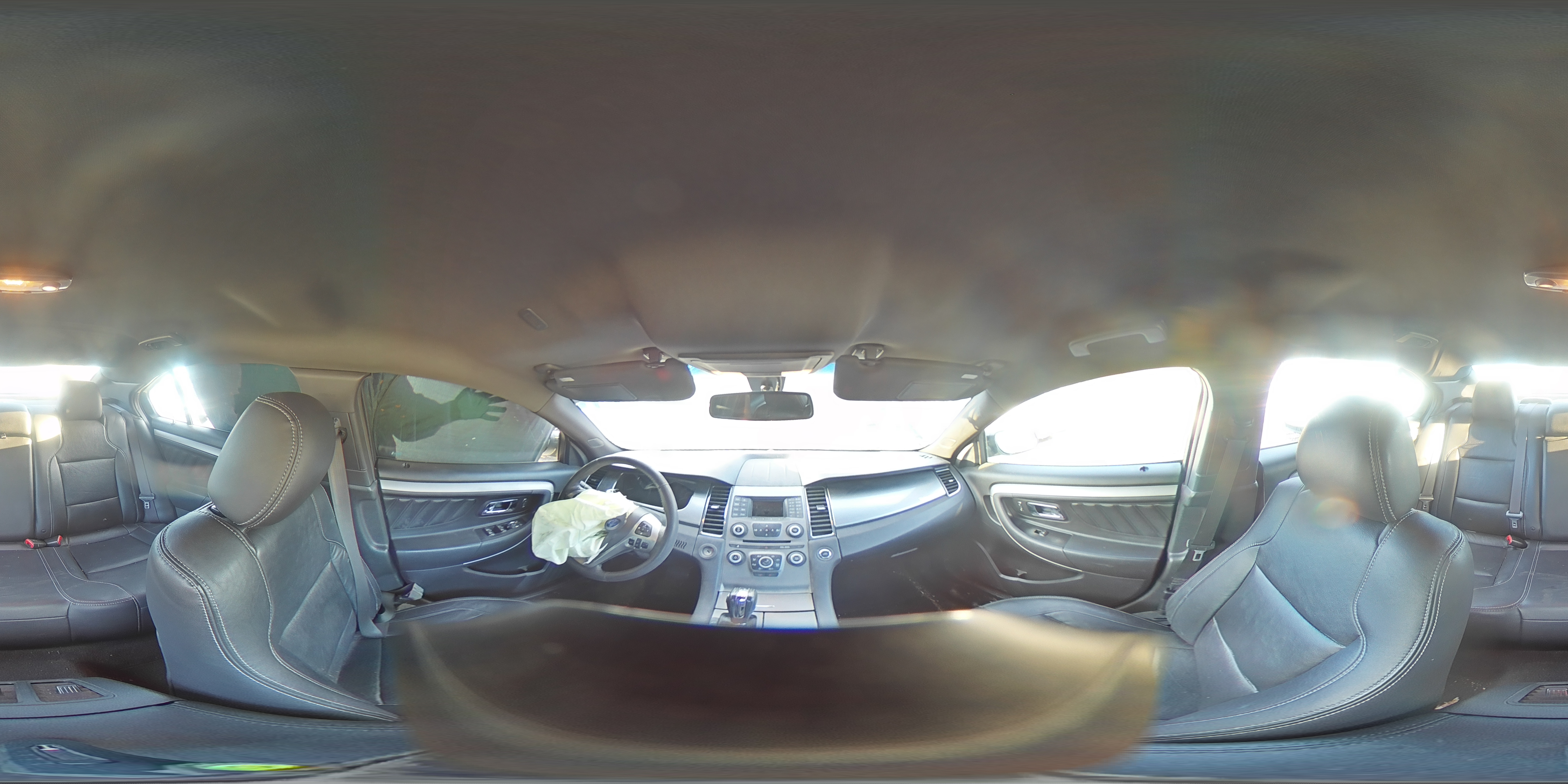 2015 Ford Taurus - Image 13