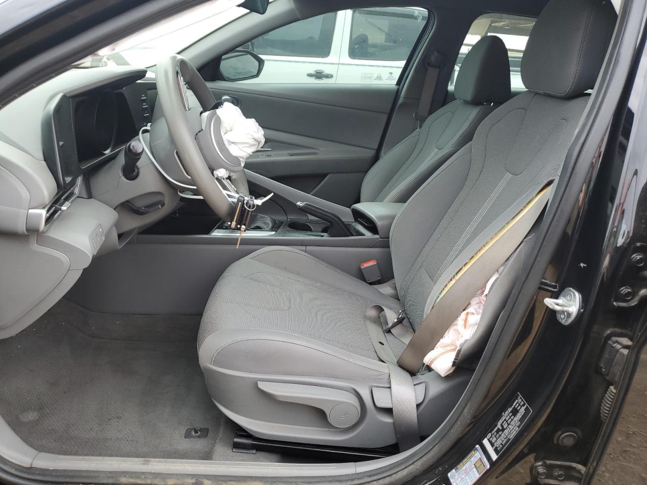 2022 Hyundai Elantra - Image 7