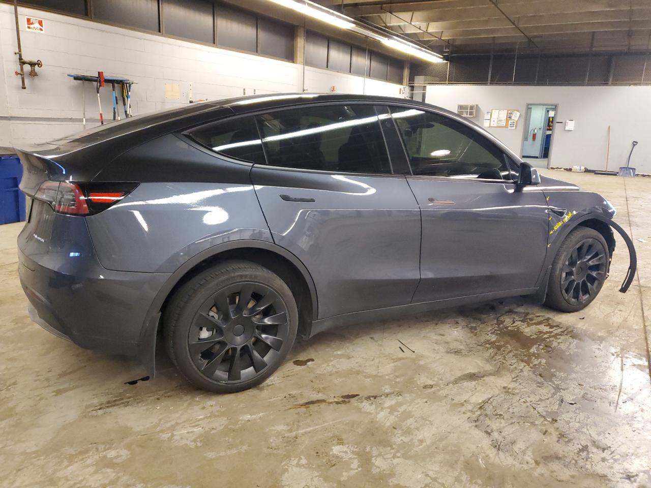 VIN 7SAYGDEE2PF800551 2023 TESLA MODEL Y no.3