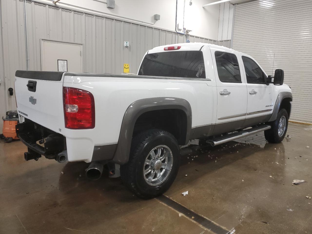 2009 Chevrolet Silverado - Image 3