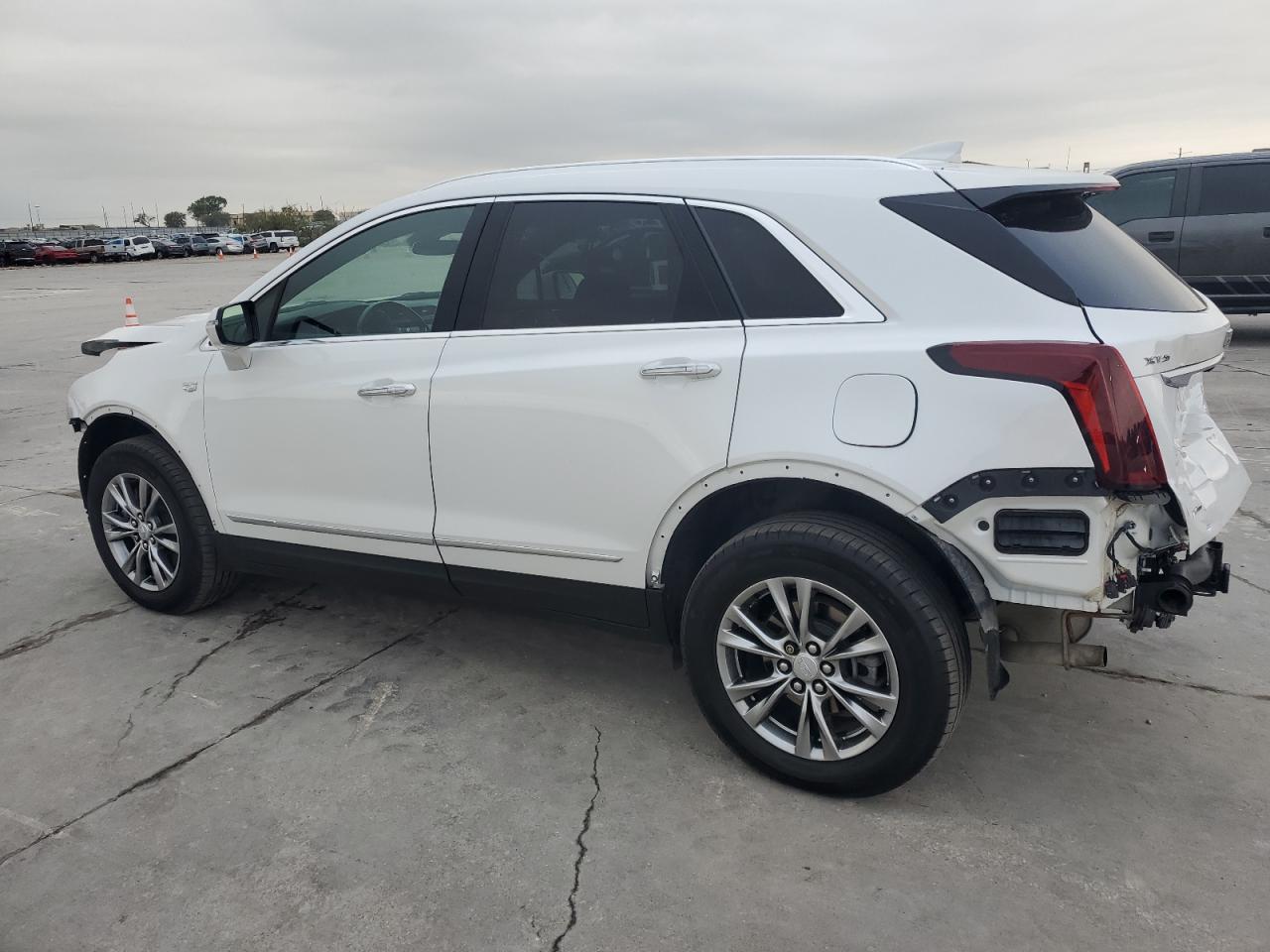 VIN 1GYKNDRS8MZ143697 2021 CADILLAC XT5 no.2