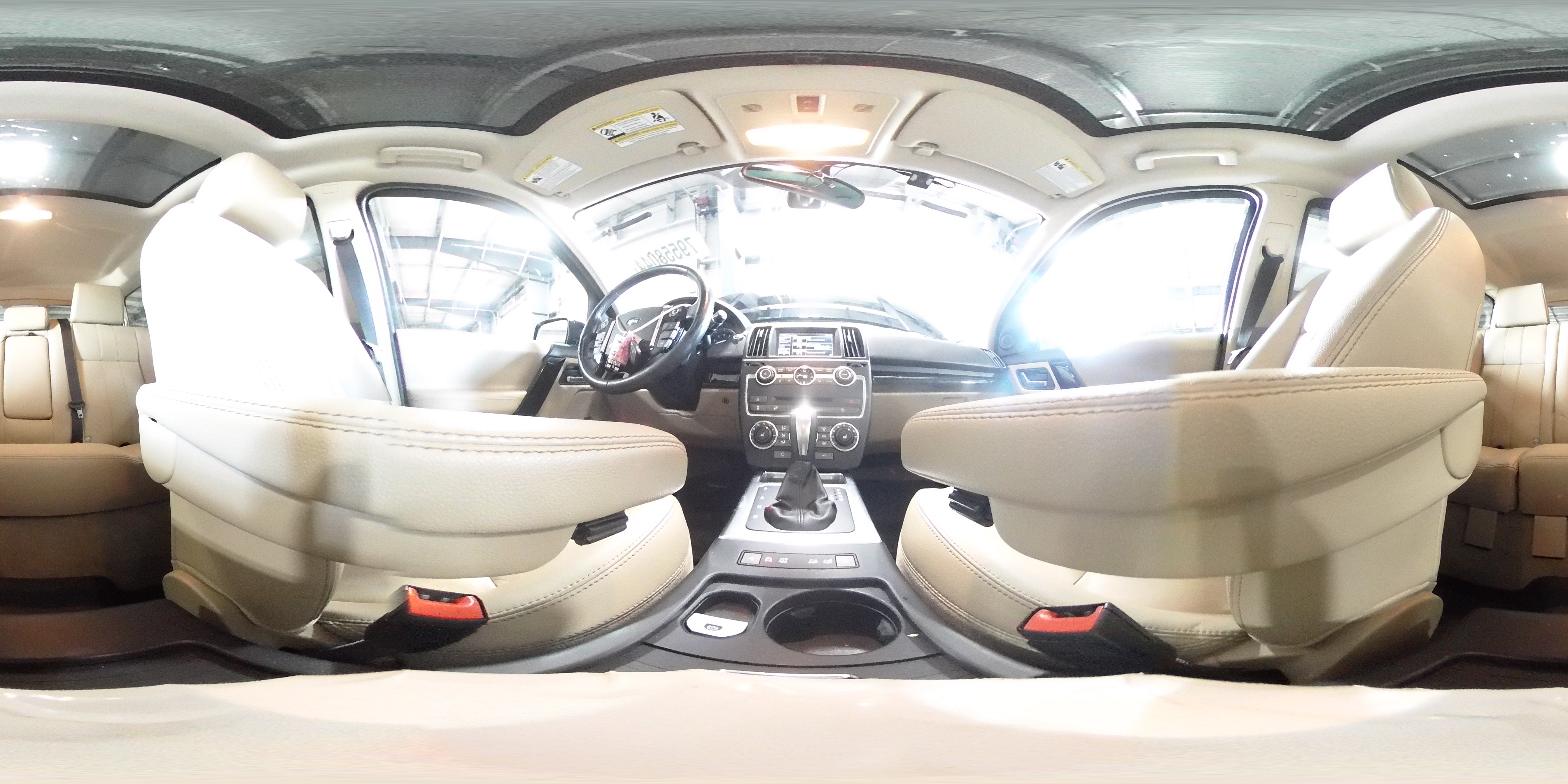 2015 Land Rover LR2 - Image 16