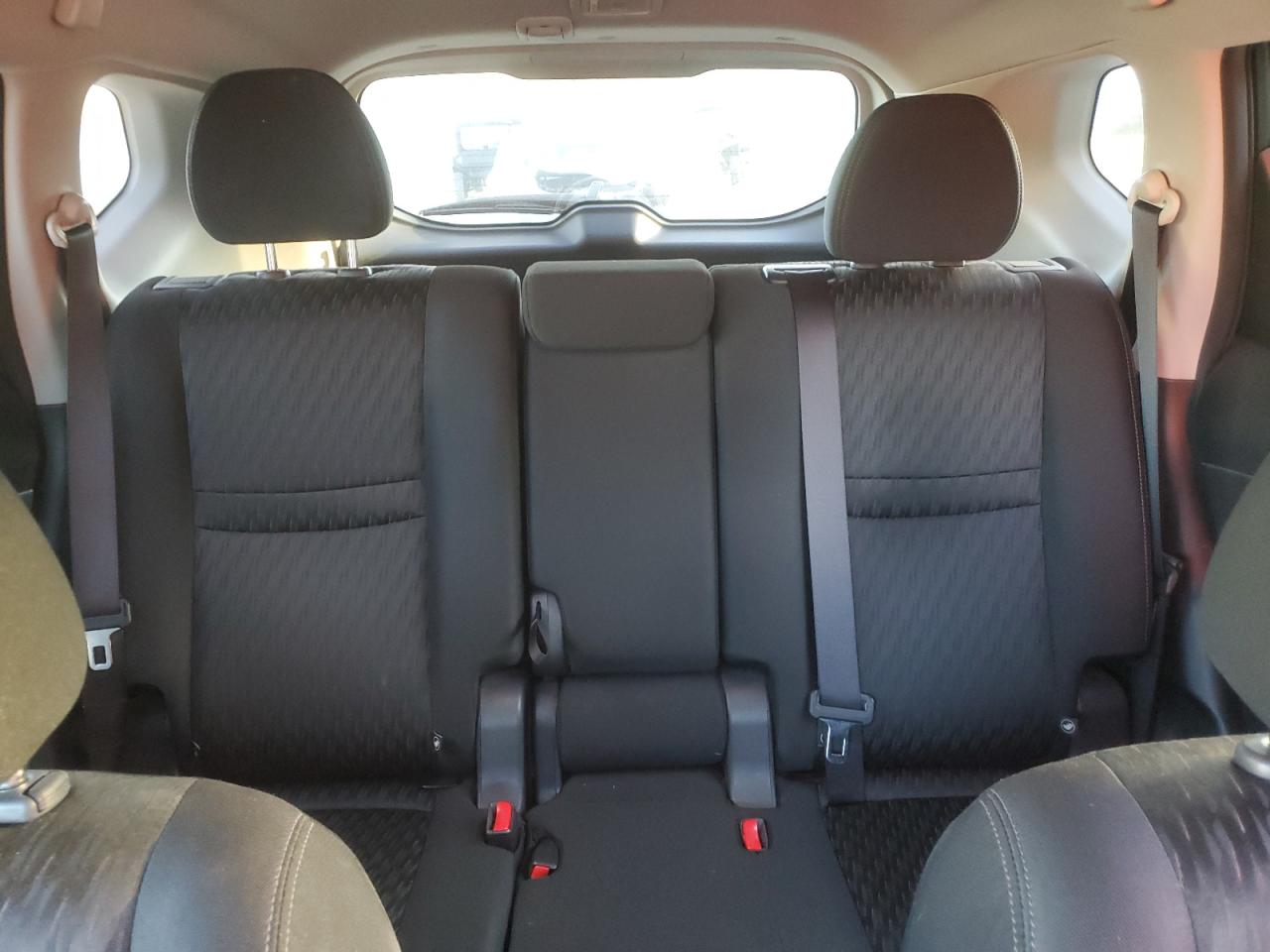 2019 Nissan Rogue - Image 10