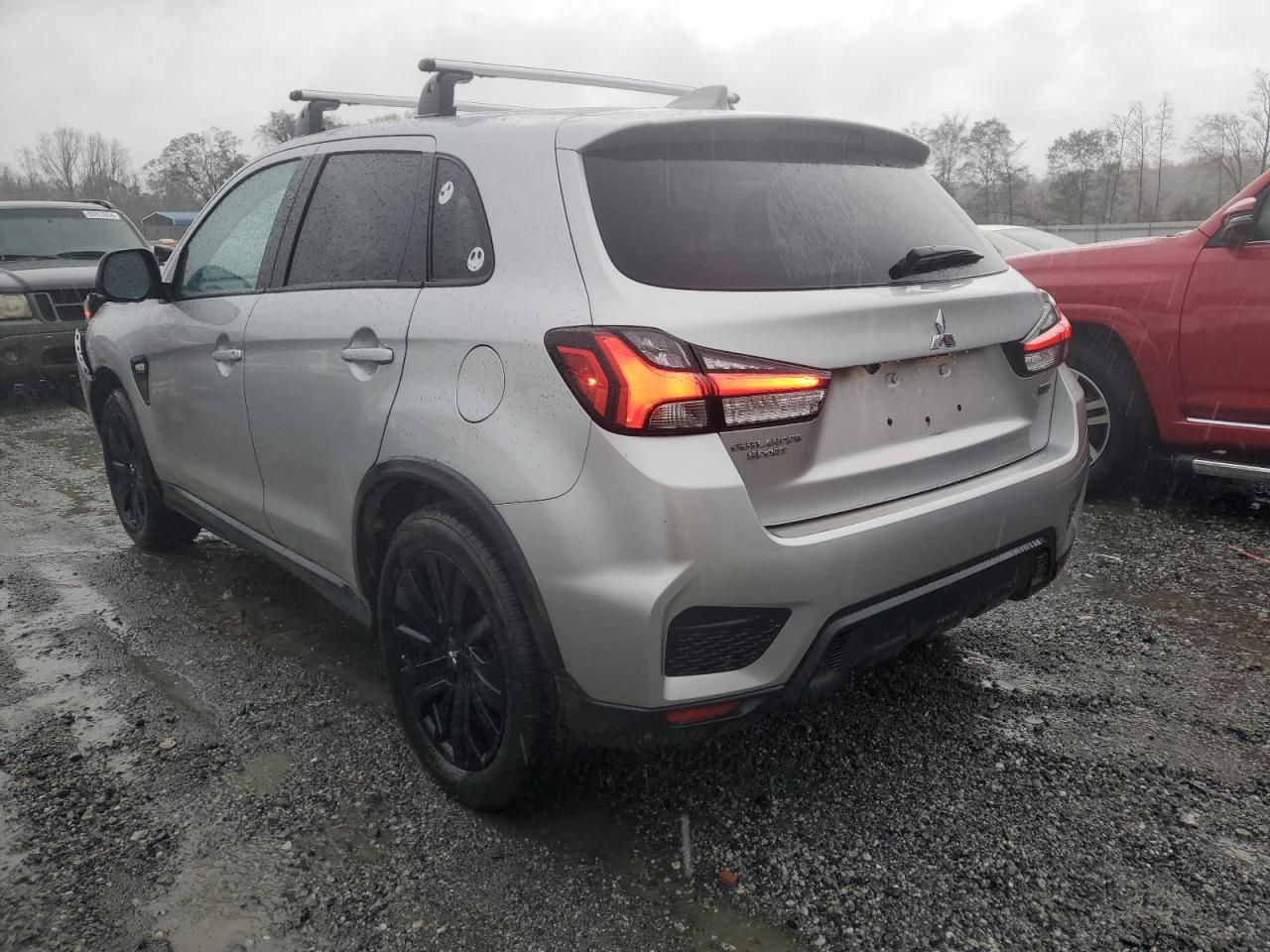 2021 Mitsubishi Outlander - Image 2
