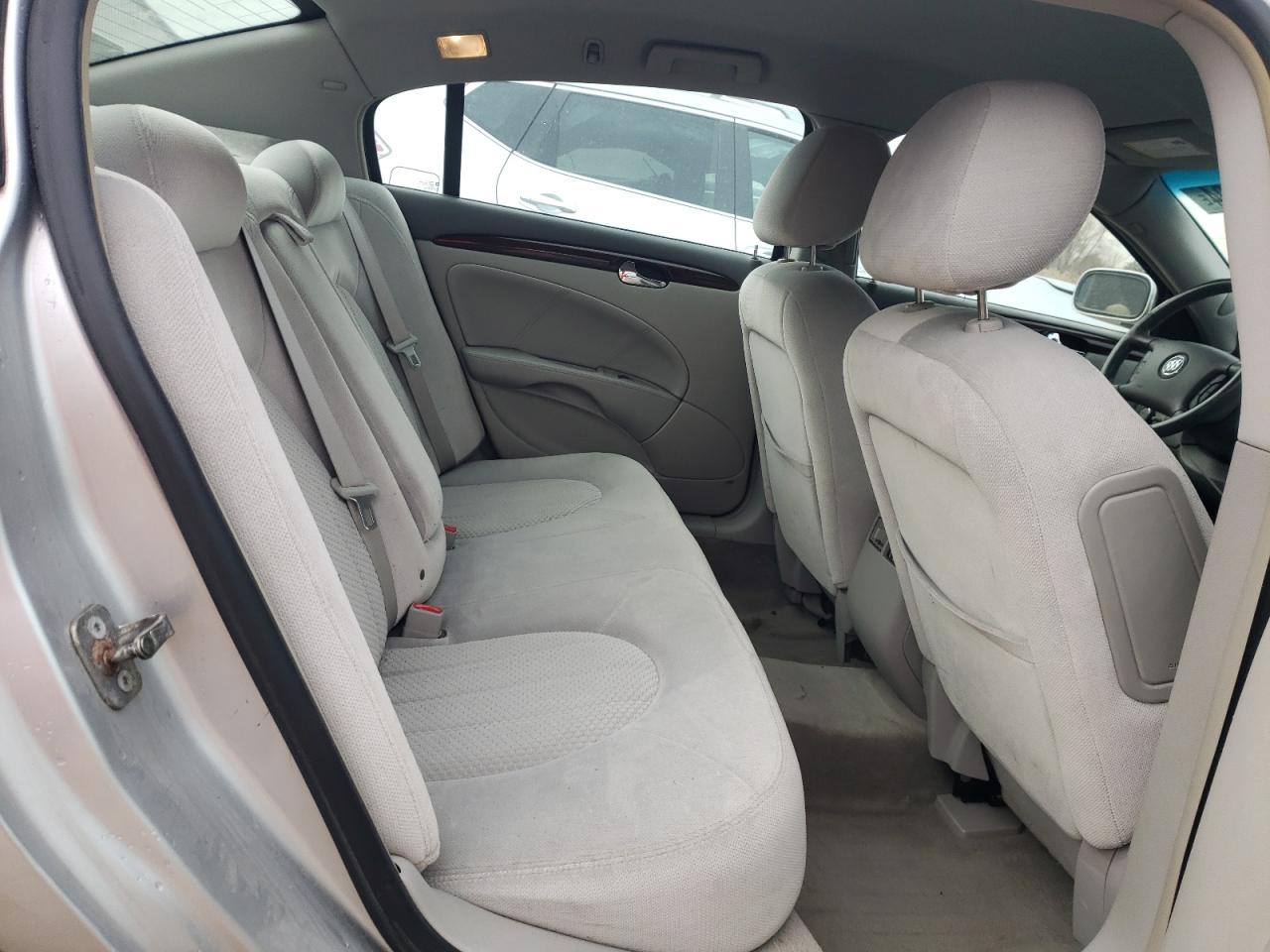 2010 Buick Lucerne - Image 10