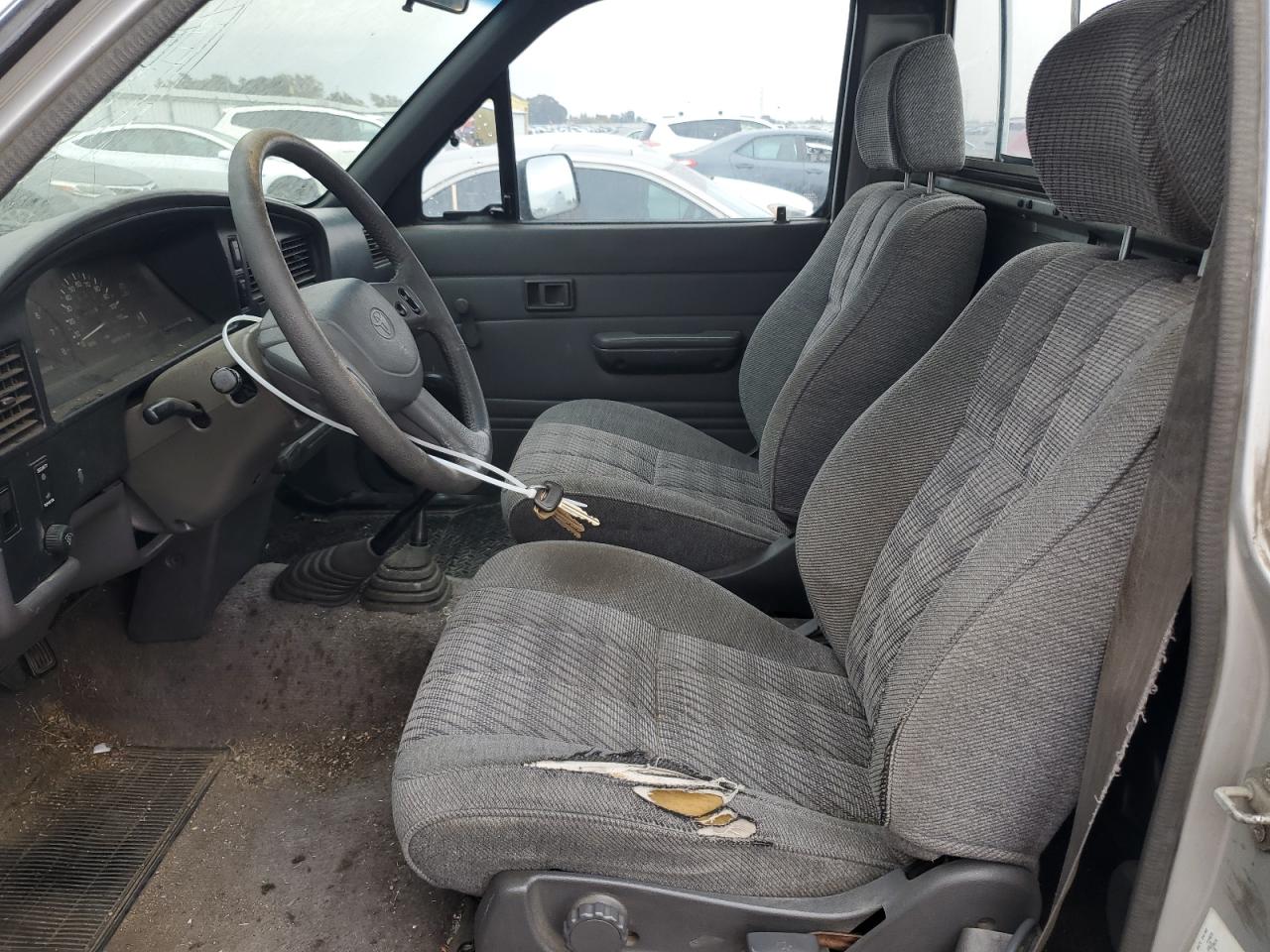 1990 Toyota Pickup - Image 7