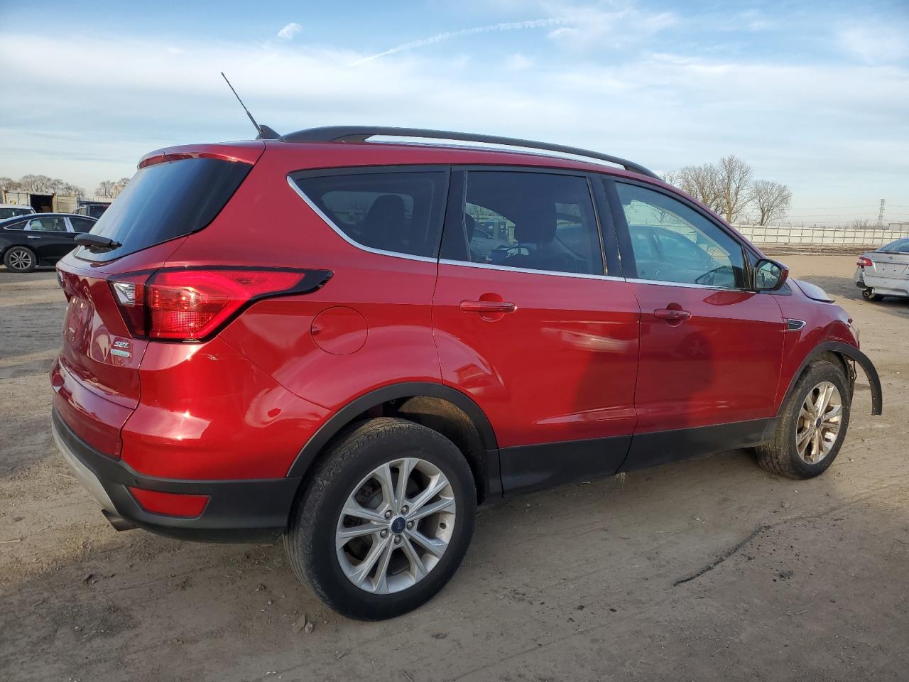 VIN 1FMCU0HD2KUA44906 2019 FORD ESCAPE no.3