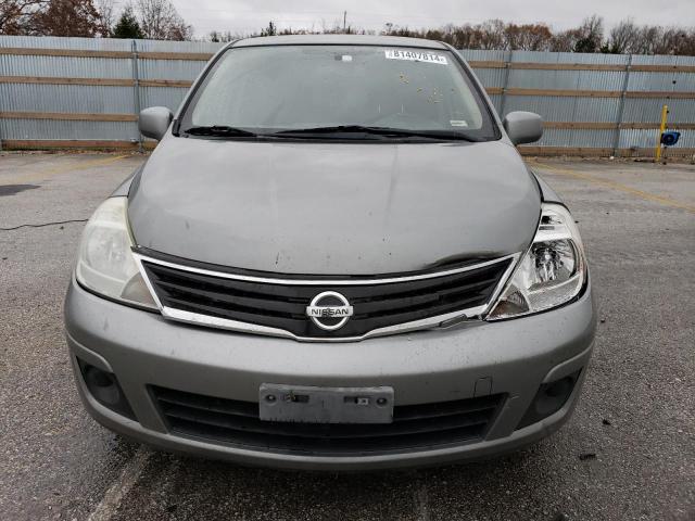 Hatchbacks NISSAN VERSA 2012 Srebrny