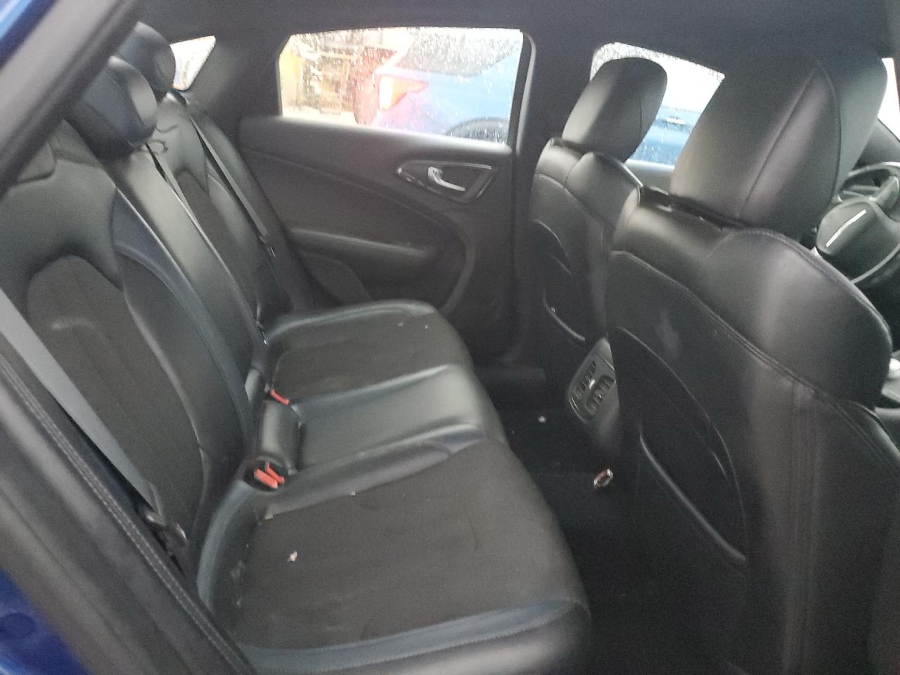 2015 Chrysler 200 - Image 10