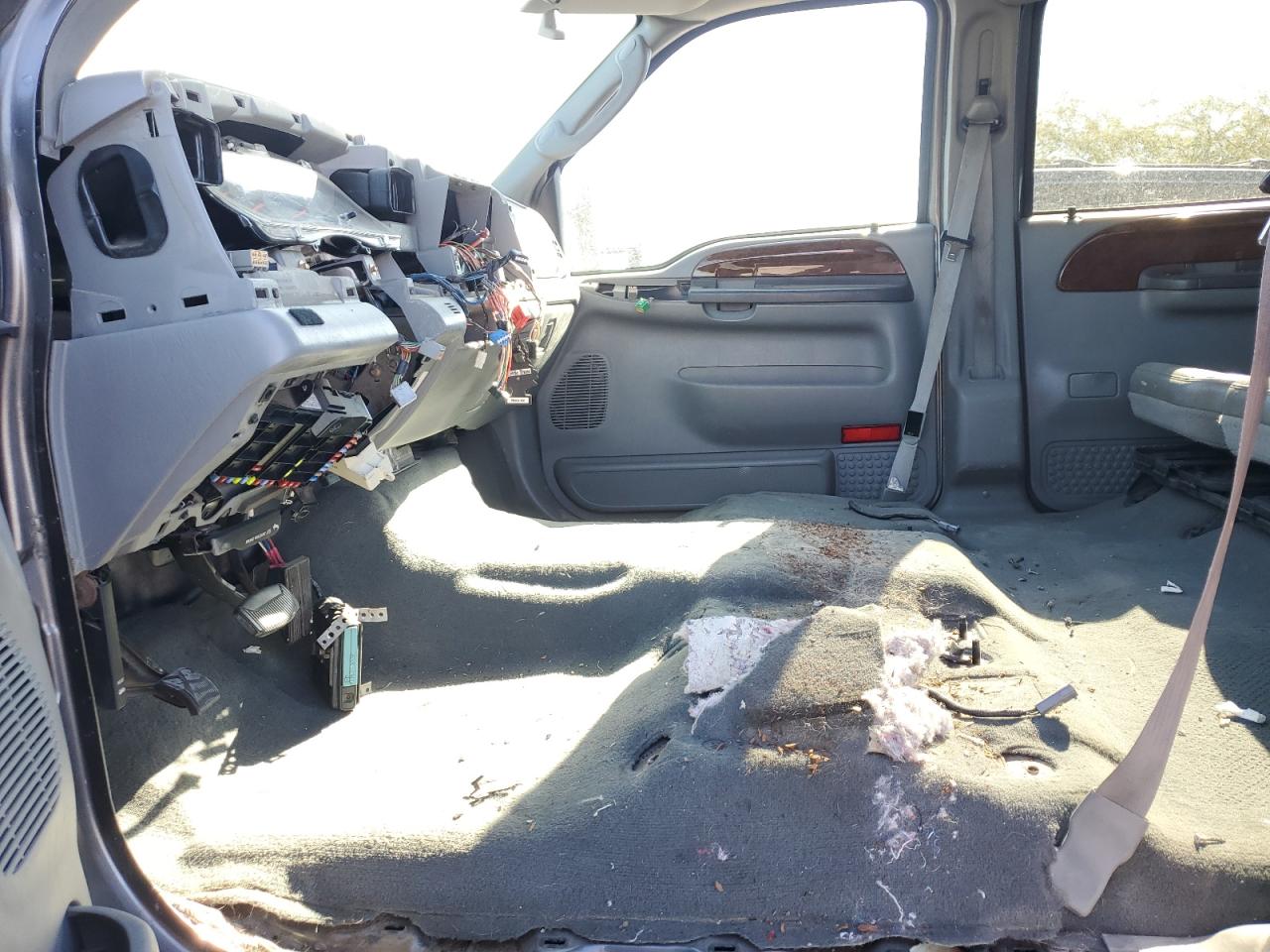 2004 Ford F350 - Image 7