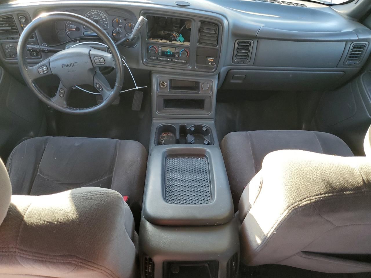 2004 GMC Sierra - Image 8