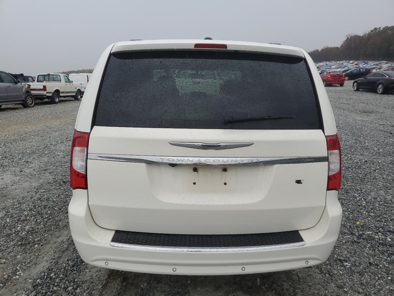 2011 Chrysler Town & Country - Image 6