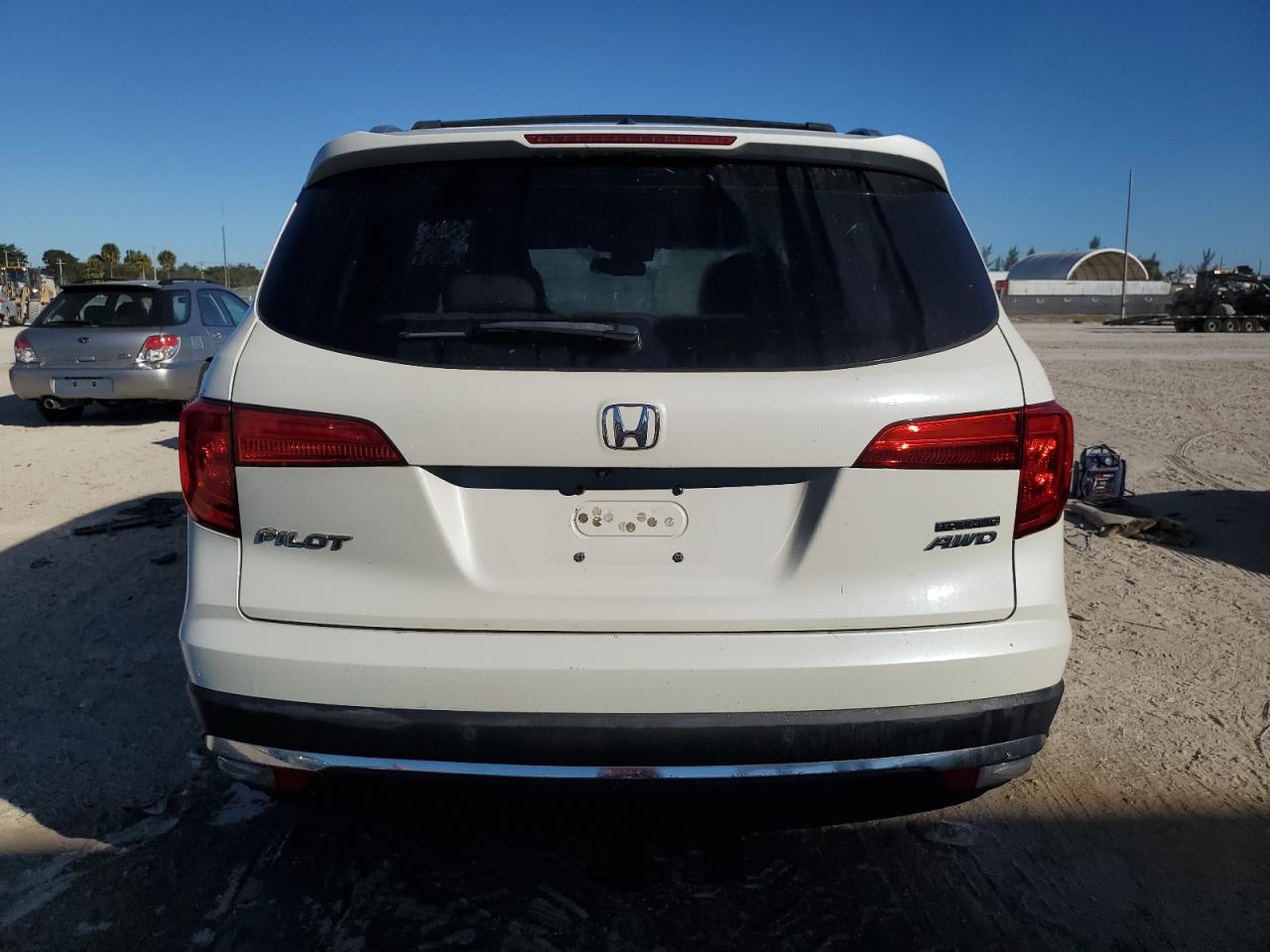 2016 Honda Pilot Touring VIN: 5FNYF6H96GB040196 Lot: 82700314