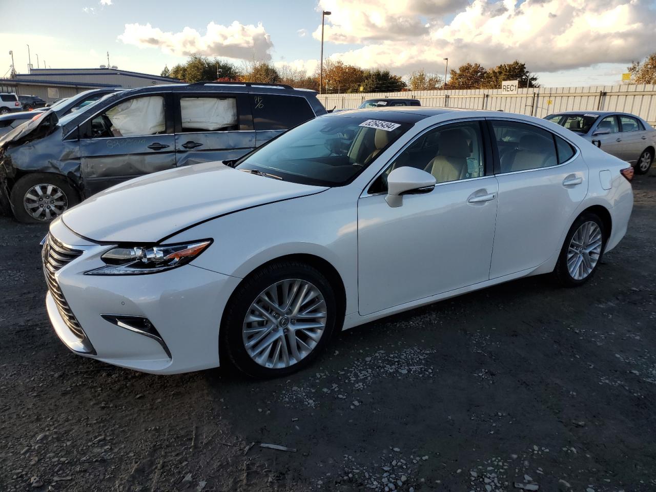 2018 Lexus ES - Image 1