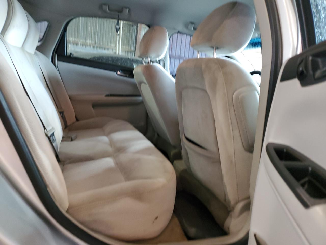 2011 Chevrolet Impala - Image 10