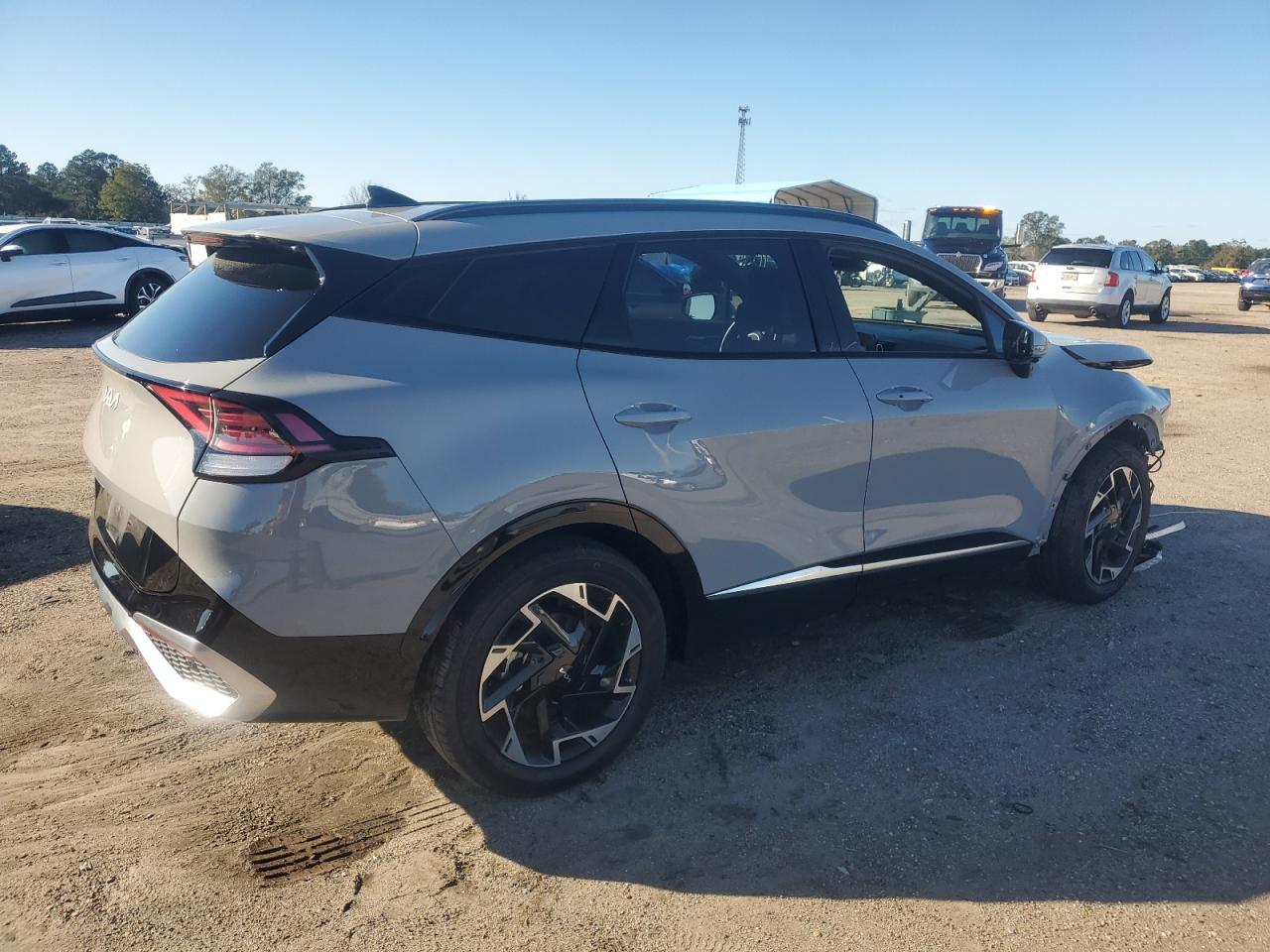 2023 Kia Sportage - Image 3