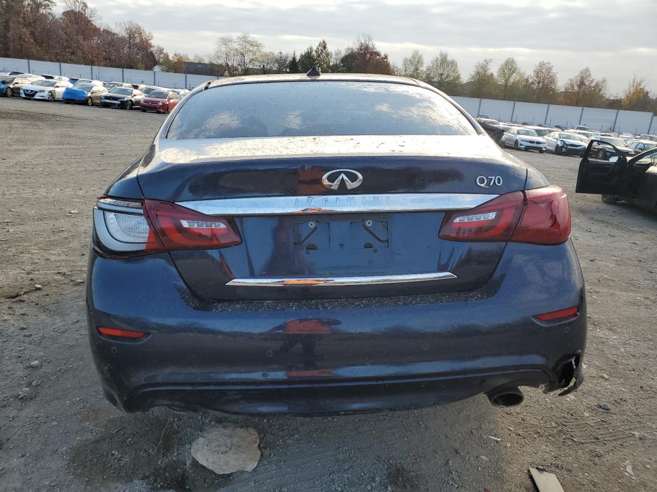 2018 Infiniti Q70 - Image 6