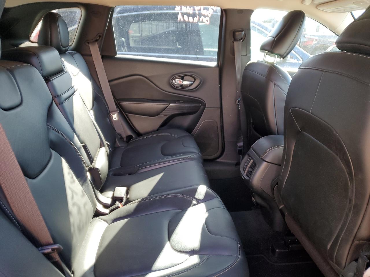 2015 Jeep Grand Cherokee - Image 11