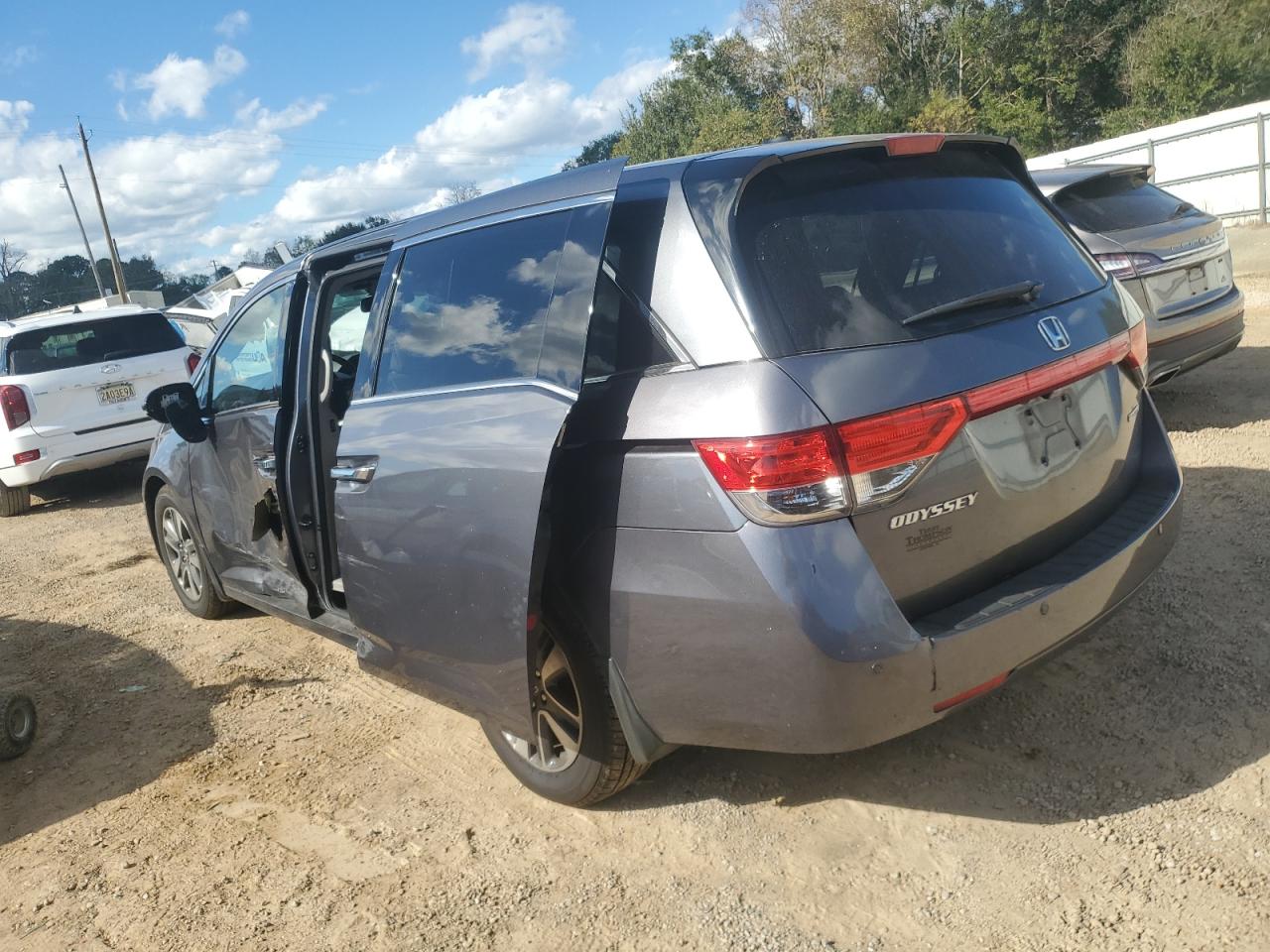 2014 Honda Odyssey - Image 2